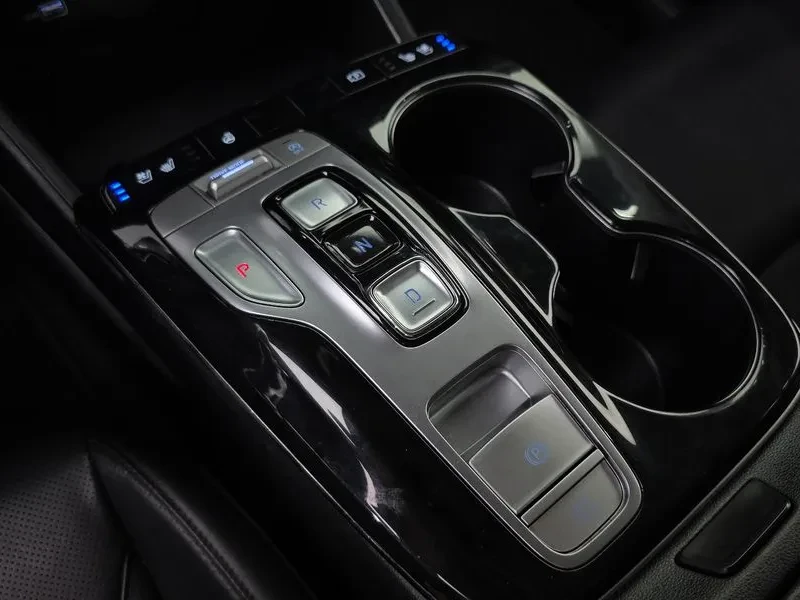 Hyundai Tucson 2.0 2WD , снимка 9 - Автомобили и джипове - 55843421