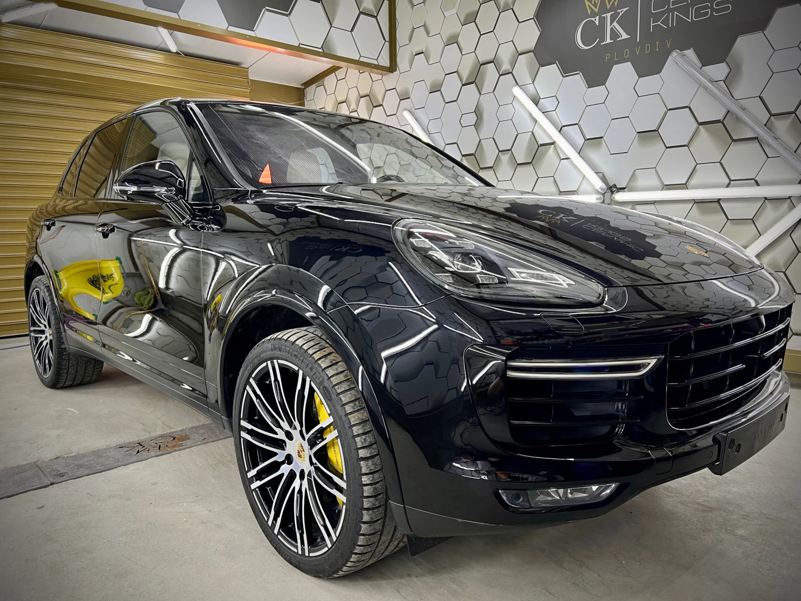 Porsche Cayenne Turbo S  - изображение 6