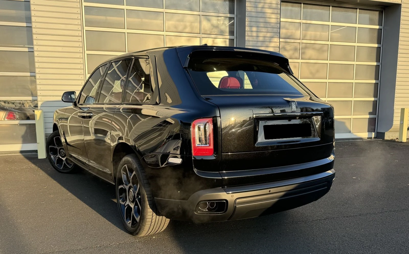 Rolls-Royce Cullinan Black Badge = NEW= Гаранция - изображение 2