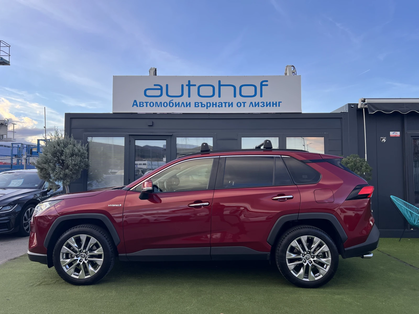 Toyota Rav4 PREMIUM/2.5 HYBRID/222К.С./Е-CVT/E-Four - изображение 2