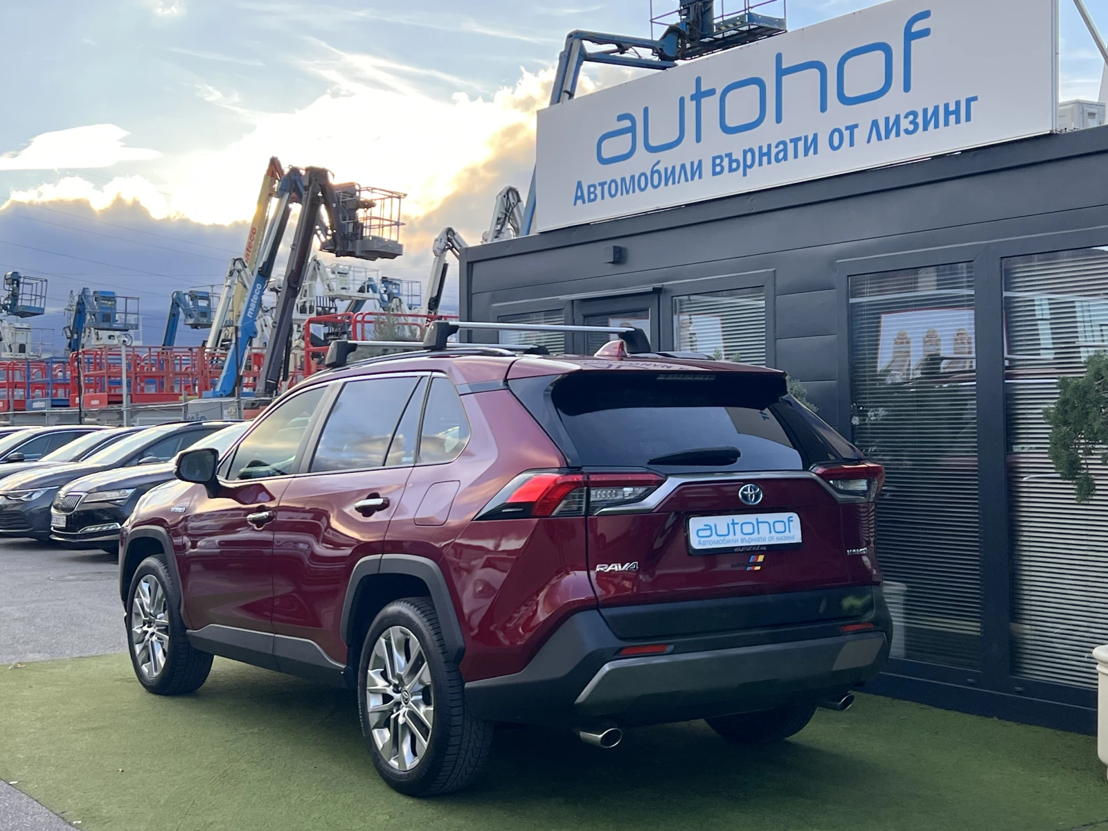 Toyota Rav4 PREMIUM/2.5 HYBRID/222К.С./Е-CVT/E-Four - изображение 3