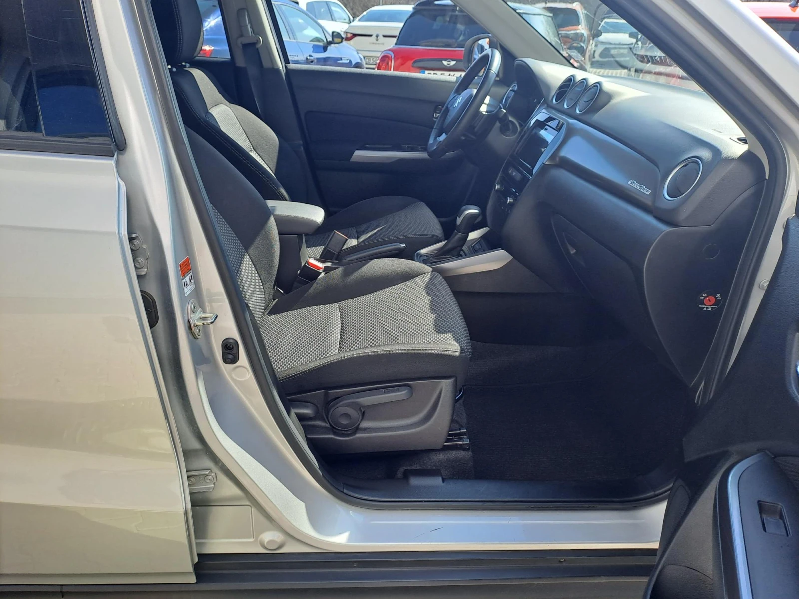 Suzuki Vitara 1.5 GL+ FULL HYBRID 4X4 AUTOMATIC AGS, снимка 13 - Автомобили и джипове - 54350131