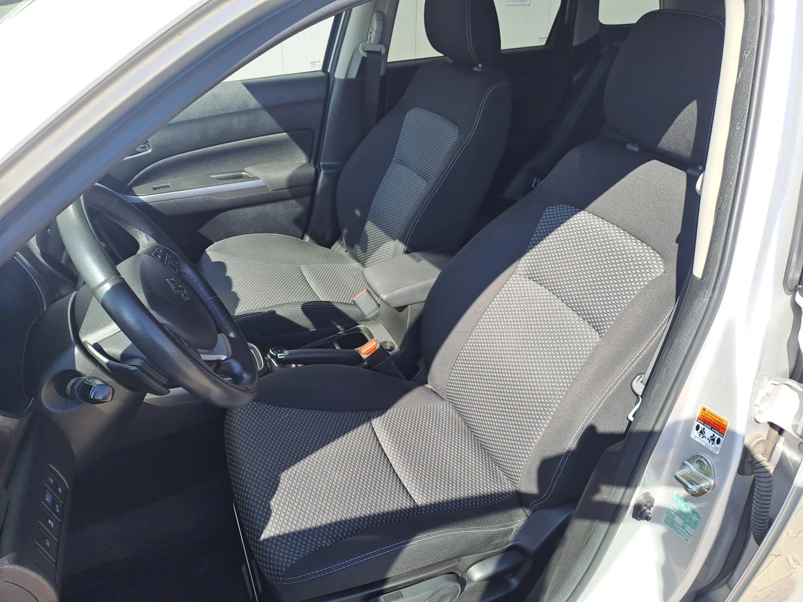 Suzuki Vitara 1.5 GL+ FULL HYBRID 4X4 AUTOMATIC AGS, снимка 11 - Автомобили и джипове - 54350131