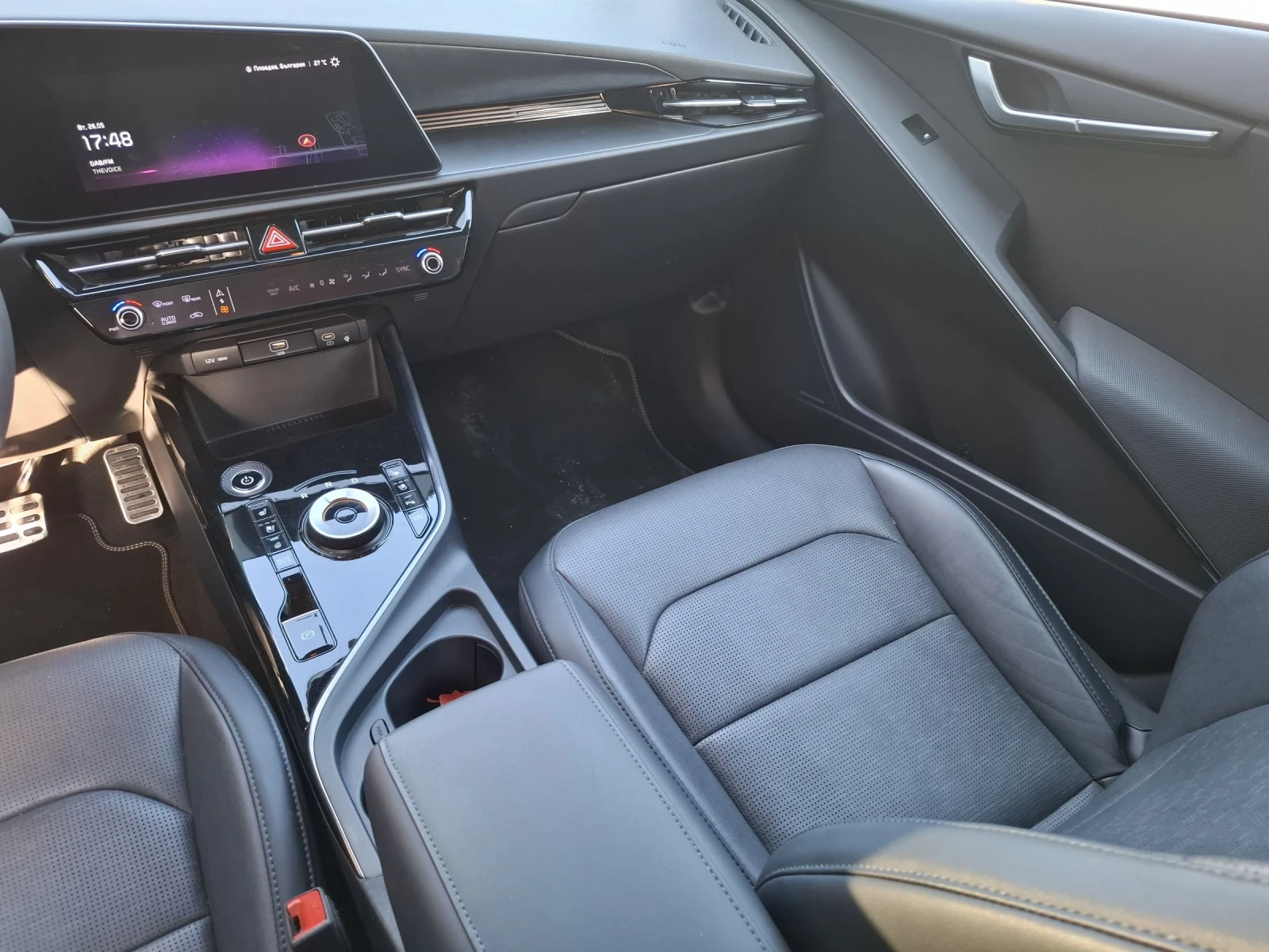 Kia Niro 65kw* * Exclusive * * Premium FULL Options , снимка 16 - Автомобили и джипове - 54683259