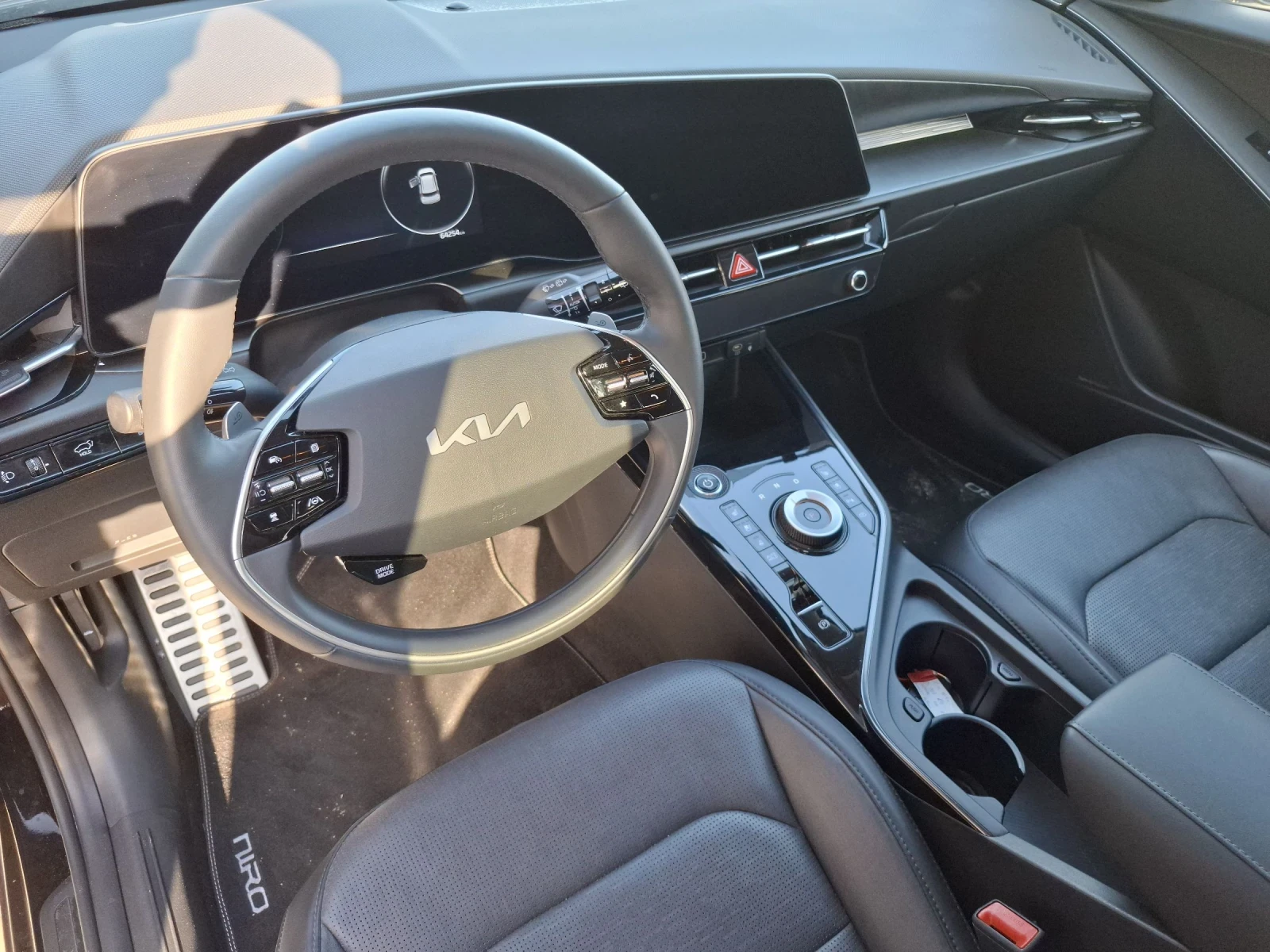 Kia Niro 65kw* * Exclusive * * Premium FULL Options , снимка 13 - Автомобили и джипове - 54683259