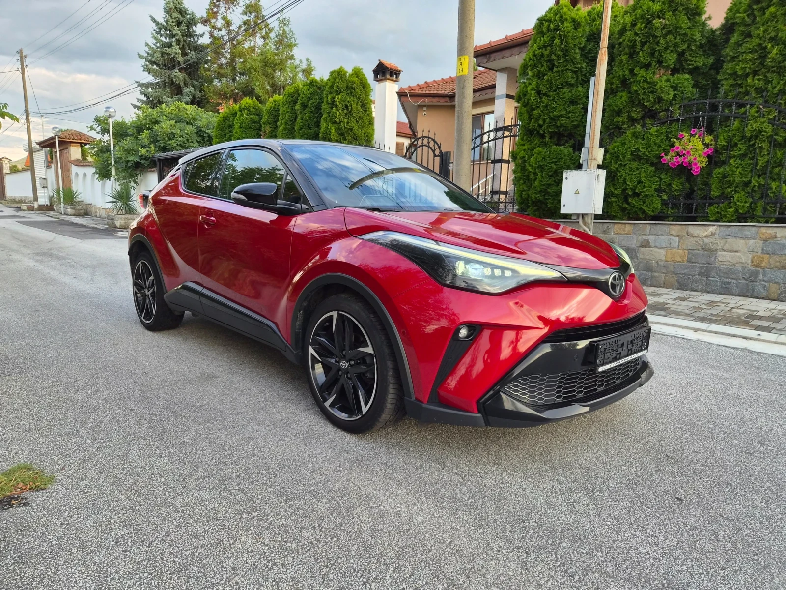 Toyota C-HR GR Sport/10.22г/Гаранция/Hybrid , снимка 2 - Автомобили и джипове - 55253851