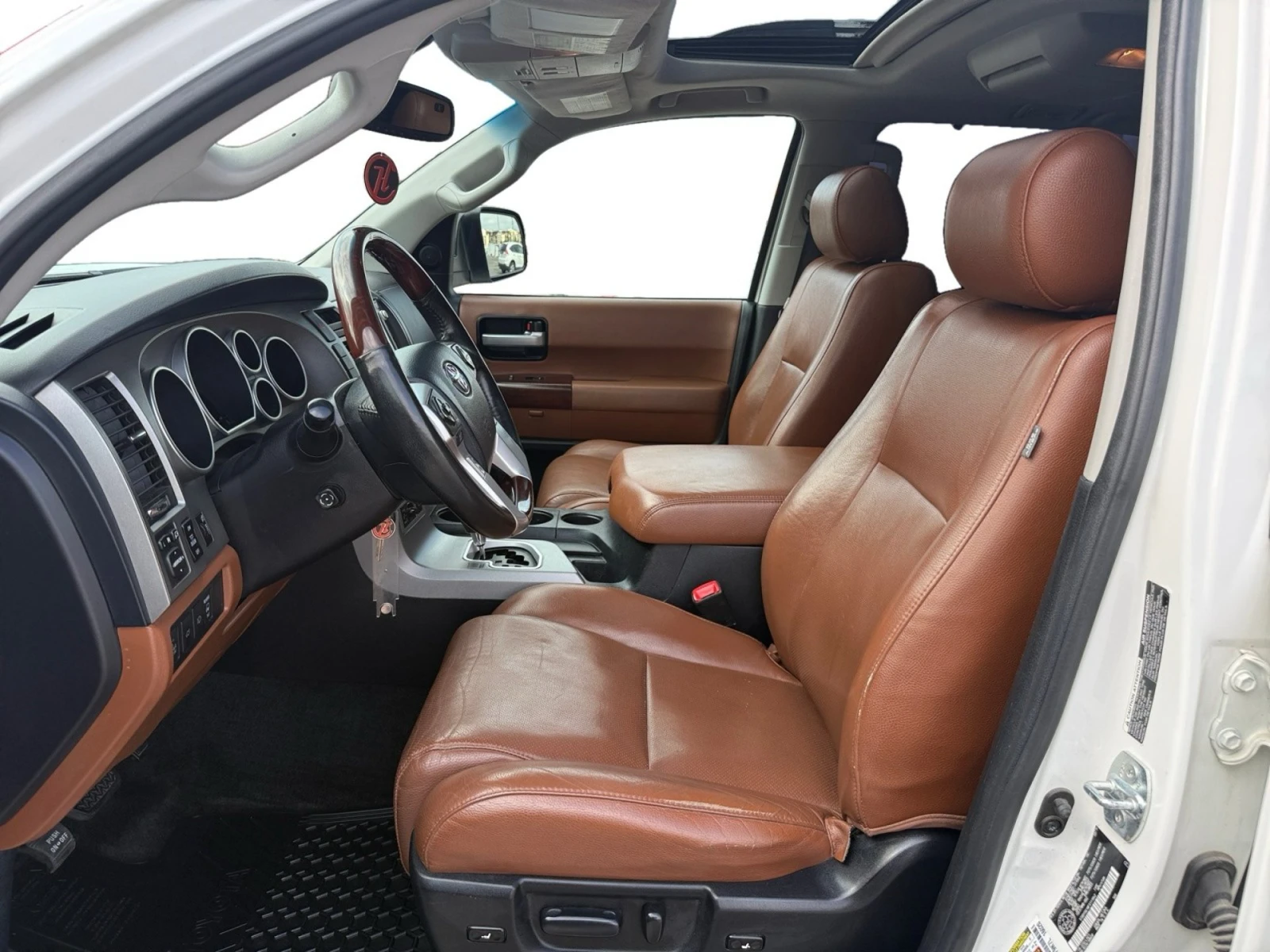 Toyota Sequoia 5.7* V8* PLATINUM* ПОДГРЕВ* ОБДУХВАНЕ* КАМЕРА* JBL, снимка 13 - Автомобили и джипове - 55563070