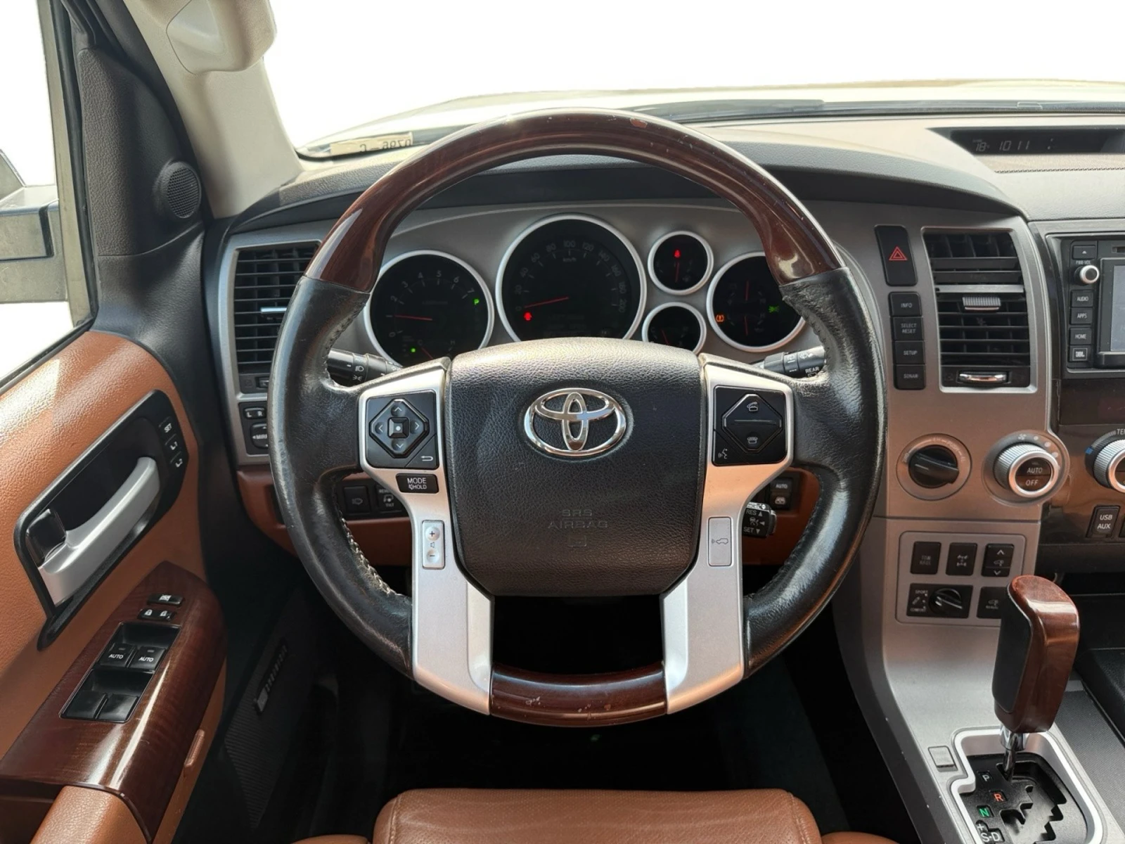 Toyota Sequoia 5.7* V8* PLATINUM* ПОДГРЕВ* ОБДУХВАНЕ* КАМЕРА* JBL, снимка 12 - Автомобили и джипове - 55563070