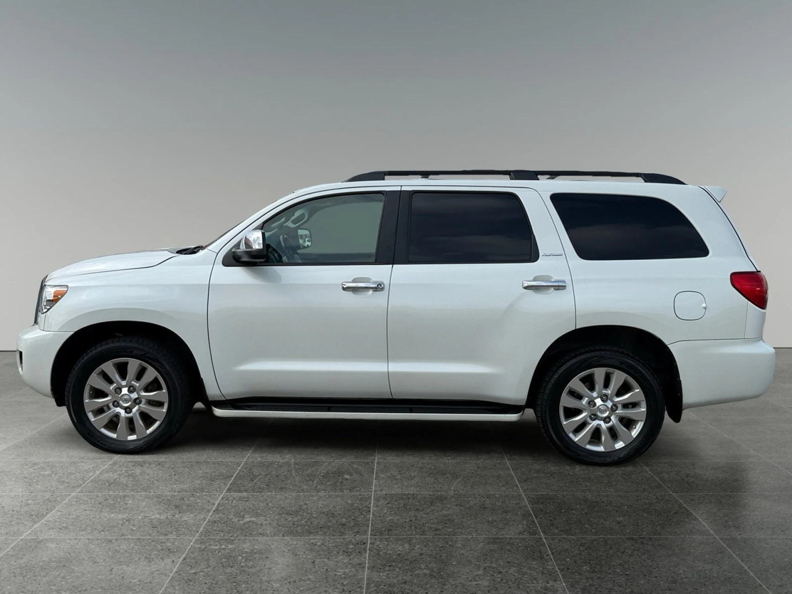 Toyota Sequoia 5.7* V8* PLATINUM* ПОДГРЕВ* ОБДУХВАНЕ* КАМЕРА* JBL, снимка 6 - Автомобили и джипове - 55563070