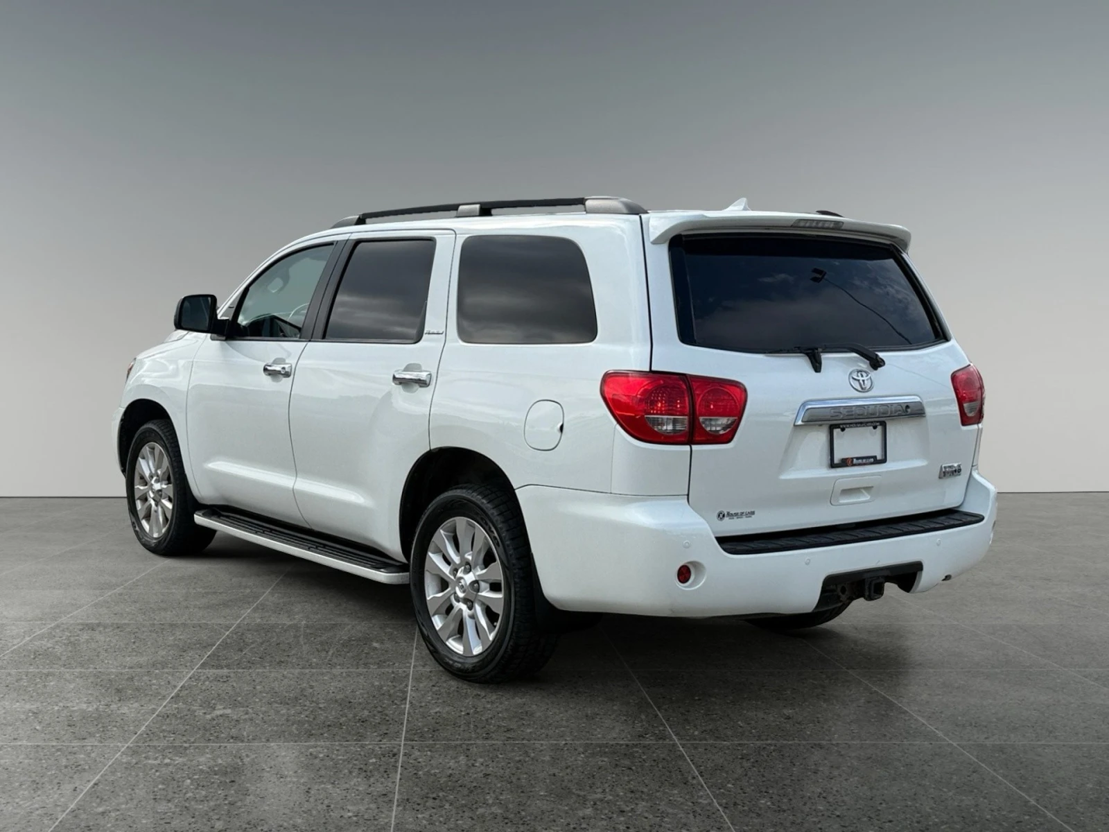 Toyota Sequoia 5.7* V8* PLATINUM* ПОДГРЕВ* ОБДУХВАНЕ* КАМЕРА* JBL, снимка 4 - Автомобили и джипове - 55563070