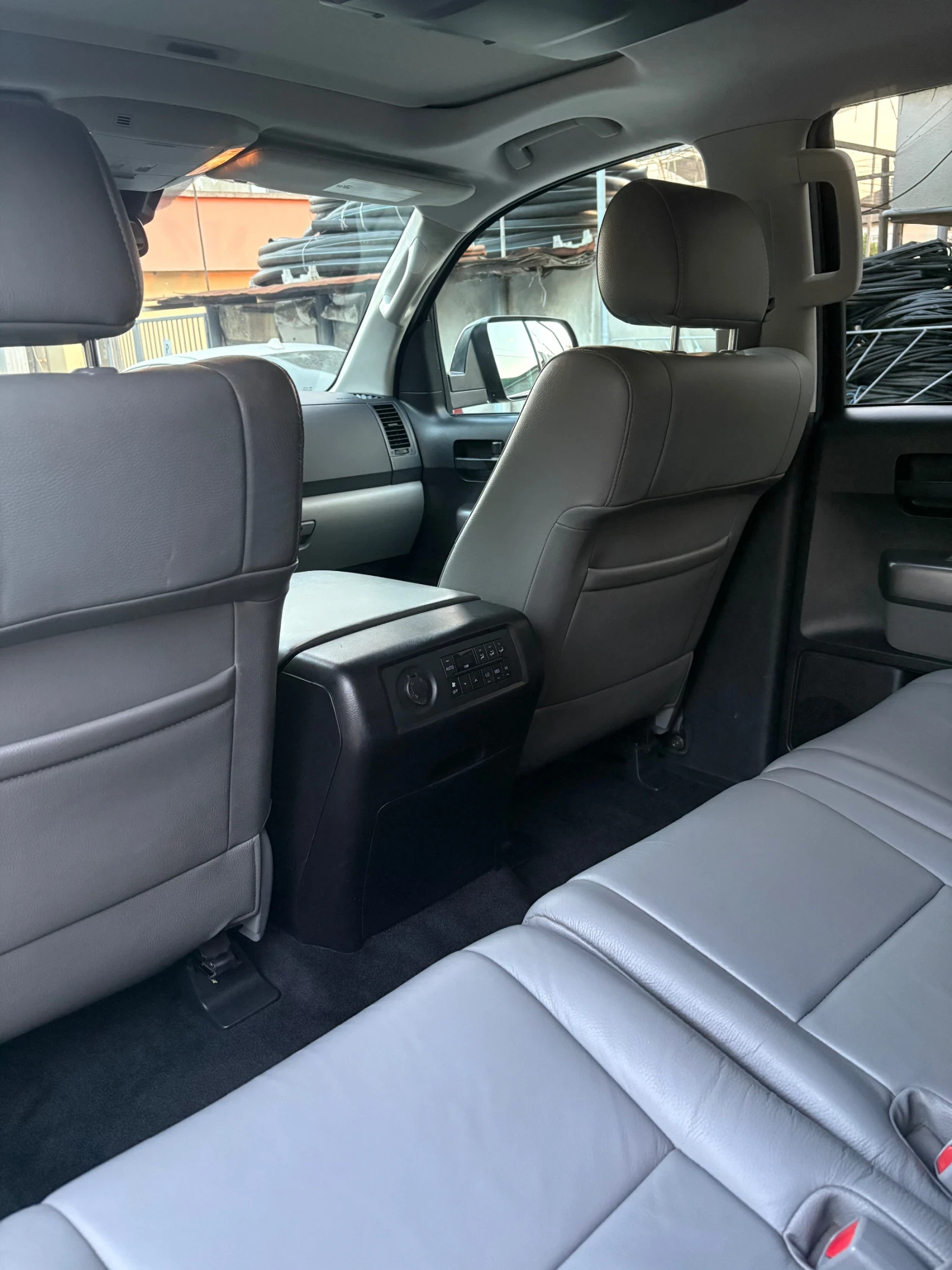 Toyota Sequoia SR, снимка 17 - Автомобили и джипове - 55657697