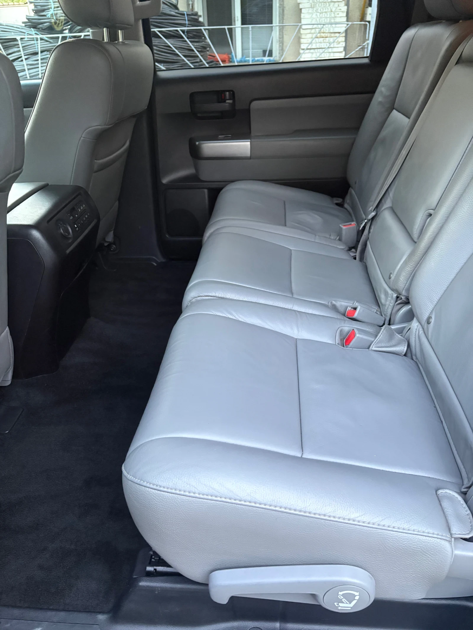 Toyota Sequoia SR, снимка 7 - Автомобили и джипове - 55657697