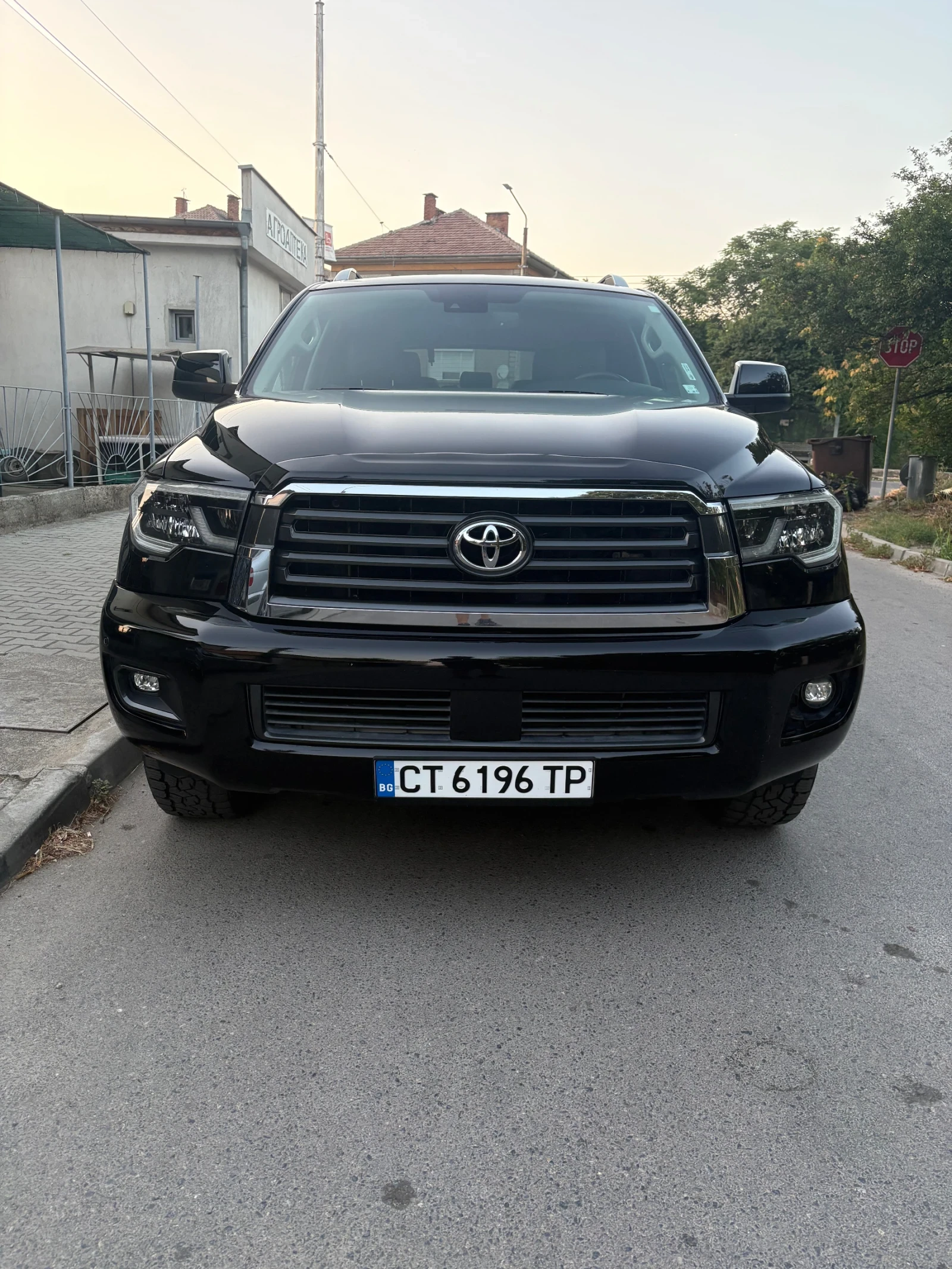 Toyota Sequoia SR