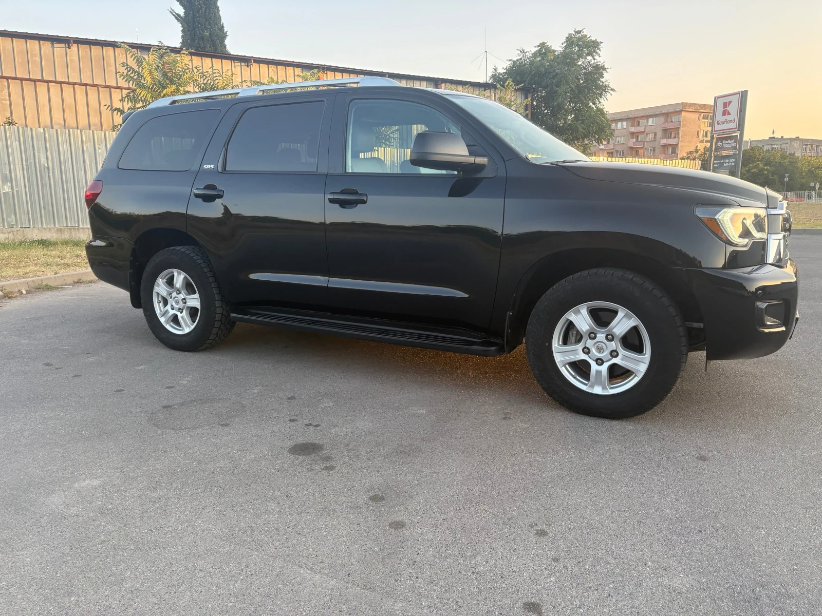 Toyota Sequoia SR, снимка 3 - Автомобили и джипове - 55657697