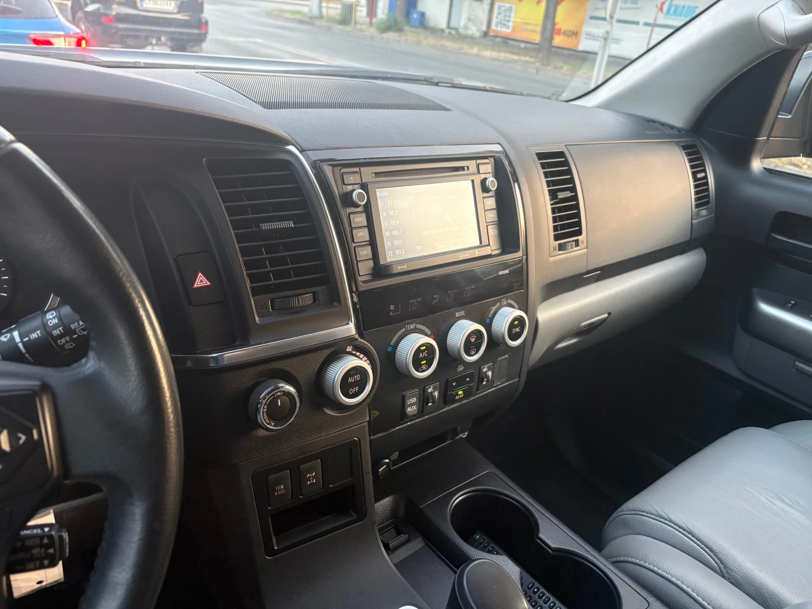 Toyota Sequoia SR, снимка 15 - Автомобили и джипове - 55657697