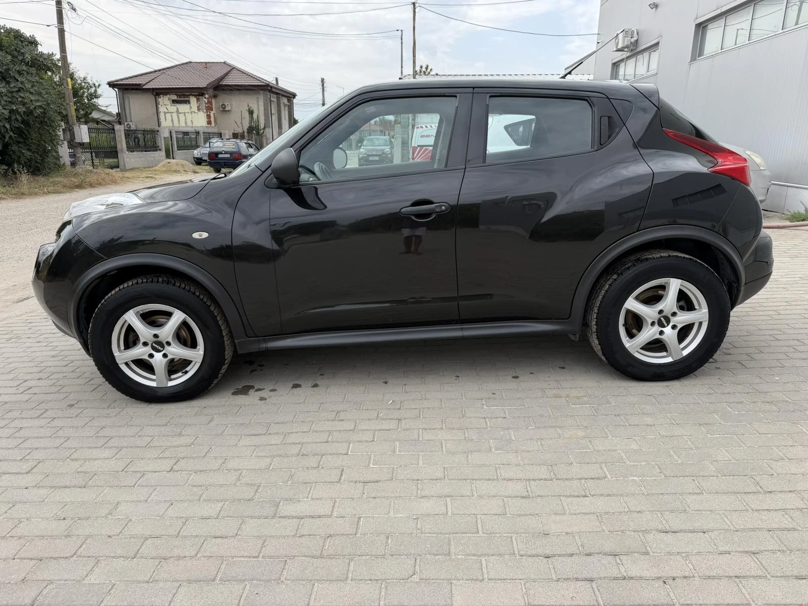 Nissan Juke, снимка 8 - Автомобили и джипове - 55920919