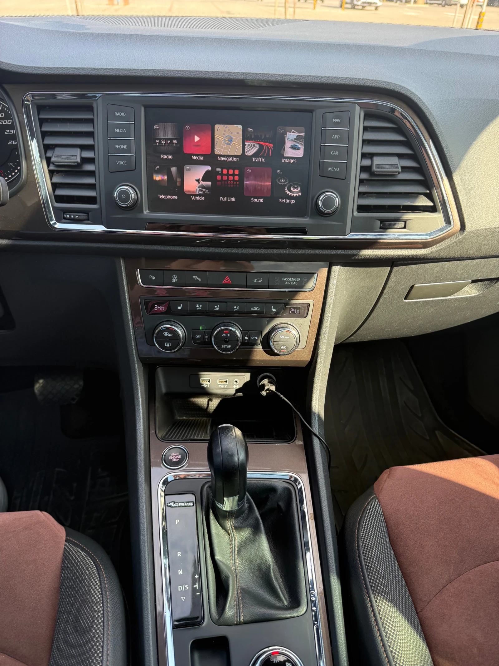 Seat Ateca 2.0 TDI 190 к.с. 4x4 DSG Xcellence PANO, снимка 8 - Автомобили и джипове - 56331766