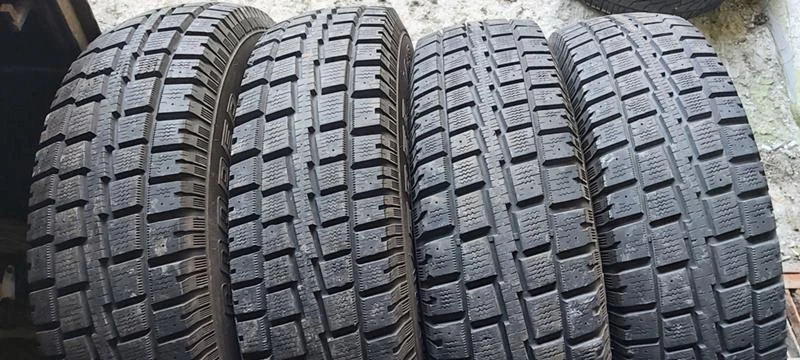 Гуми Зимни 235/85R16, снимка 1 - Гуми и джанти - 35148604