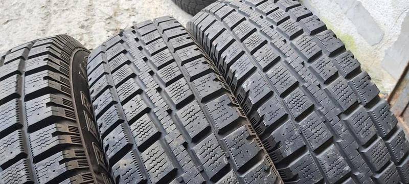 Гуми Зимни 235/85R16, снимка 3 - Гуми и джанти - 35148604