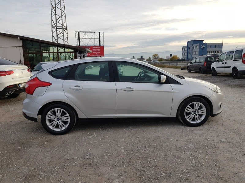 Ford Focus 1.6 - 116 к.с. ЛИЗИНГ, снимка 4 - Автомобили и джипове - 44418527