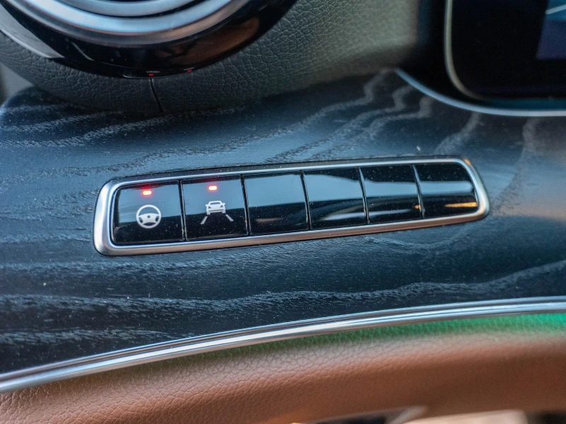 Mercedes-Benz E 300 AMG Line Distronic Burmester Digital Panorama 9G, снимка 15 - Автомобили и джипове - 52854758
