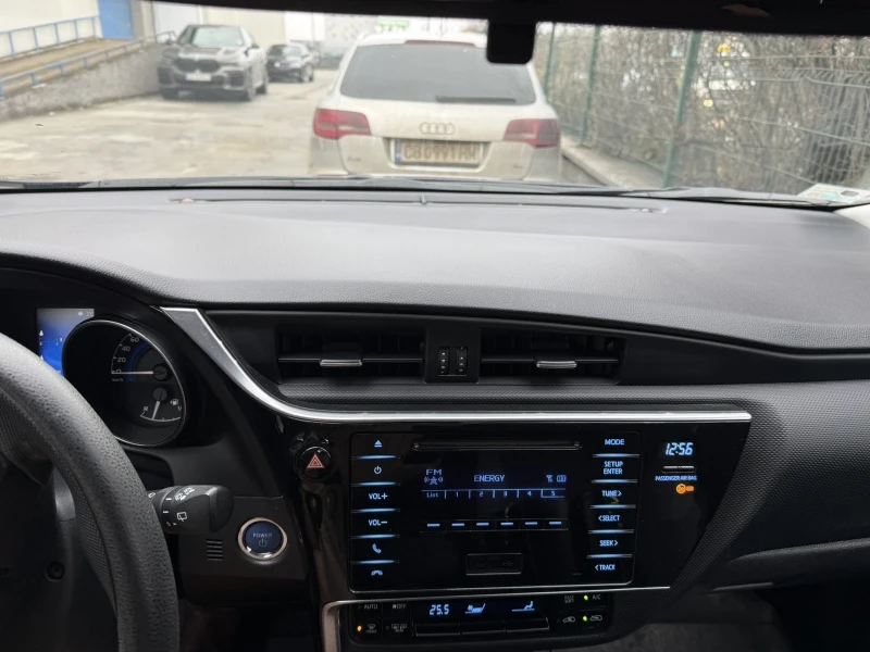 Toyota Auris, снимка 8 - Автомобили и джипове - 53262970