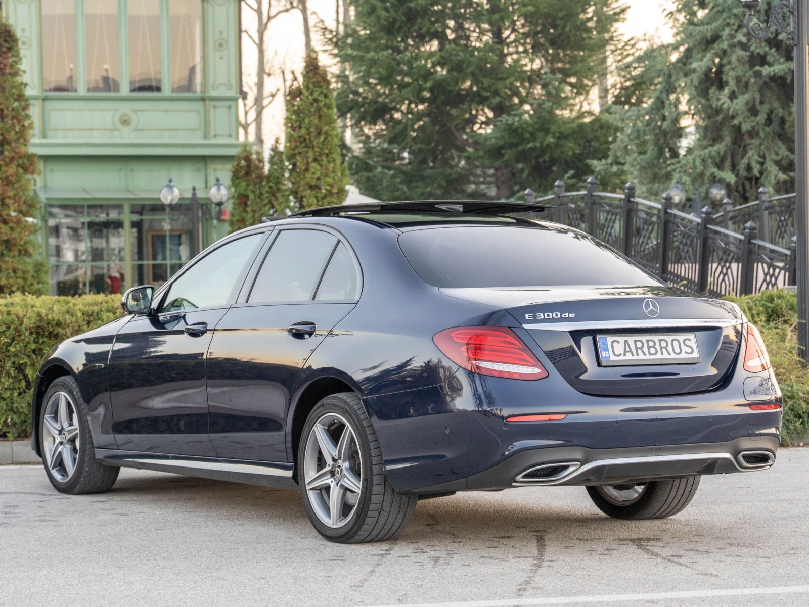 Mercedes-Benz E 300 AMG Line Distronic Burmester Digital Panorama 9G - изображение 4