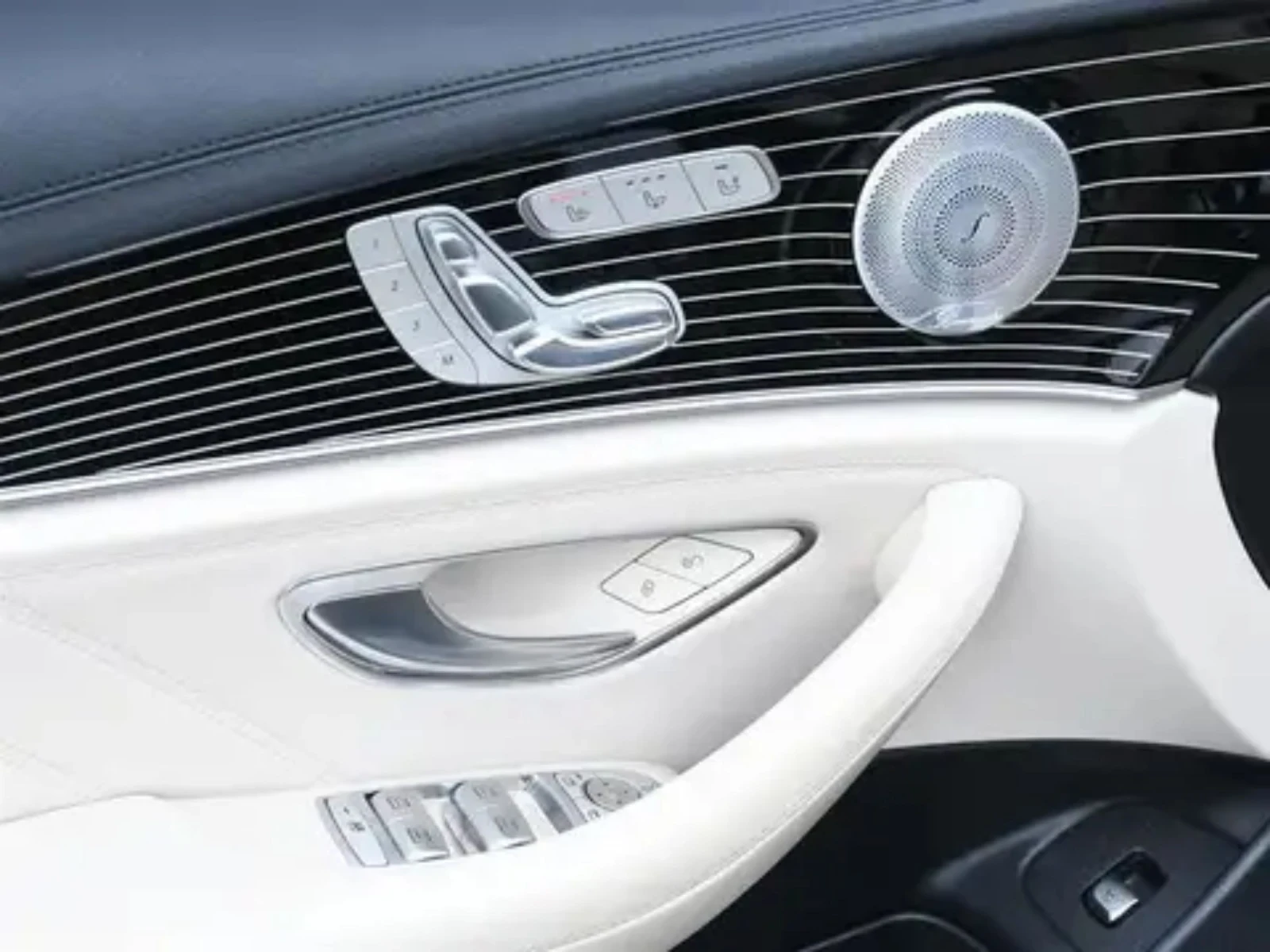 Mercedes-Benz E 43 AMG 2018/PANO/360/PREMIUM 3D-Audio/4MATIC/Distronic, снимка 8 - Автомобили и джипове - 54030889