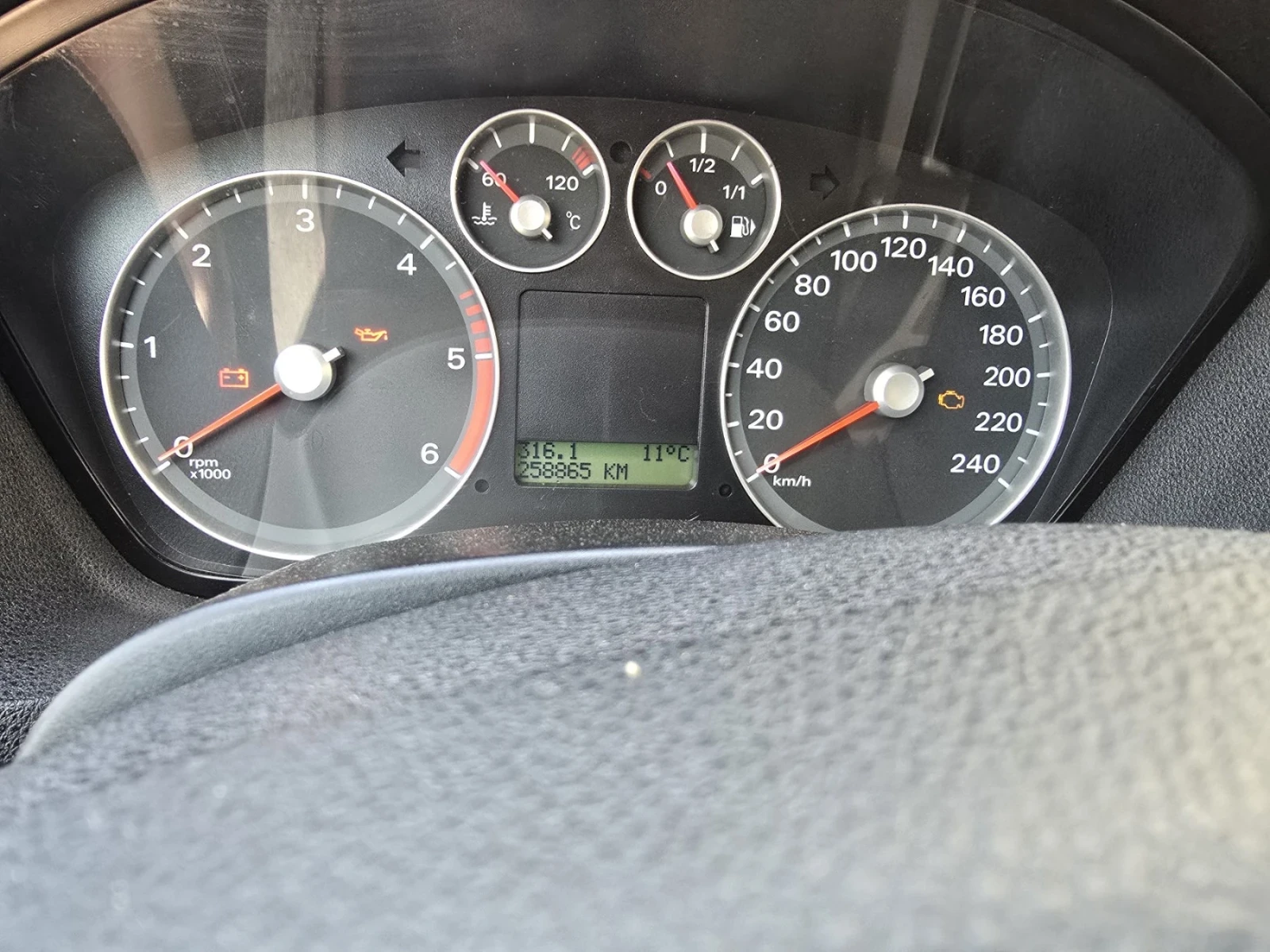 Ford Focus 1.8 TDCI, снимка 9 - Автомобили и джипове - 54173504