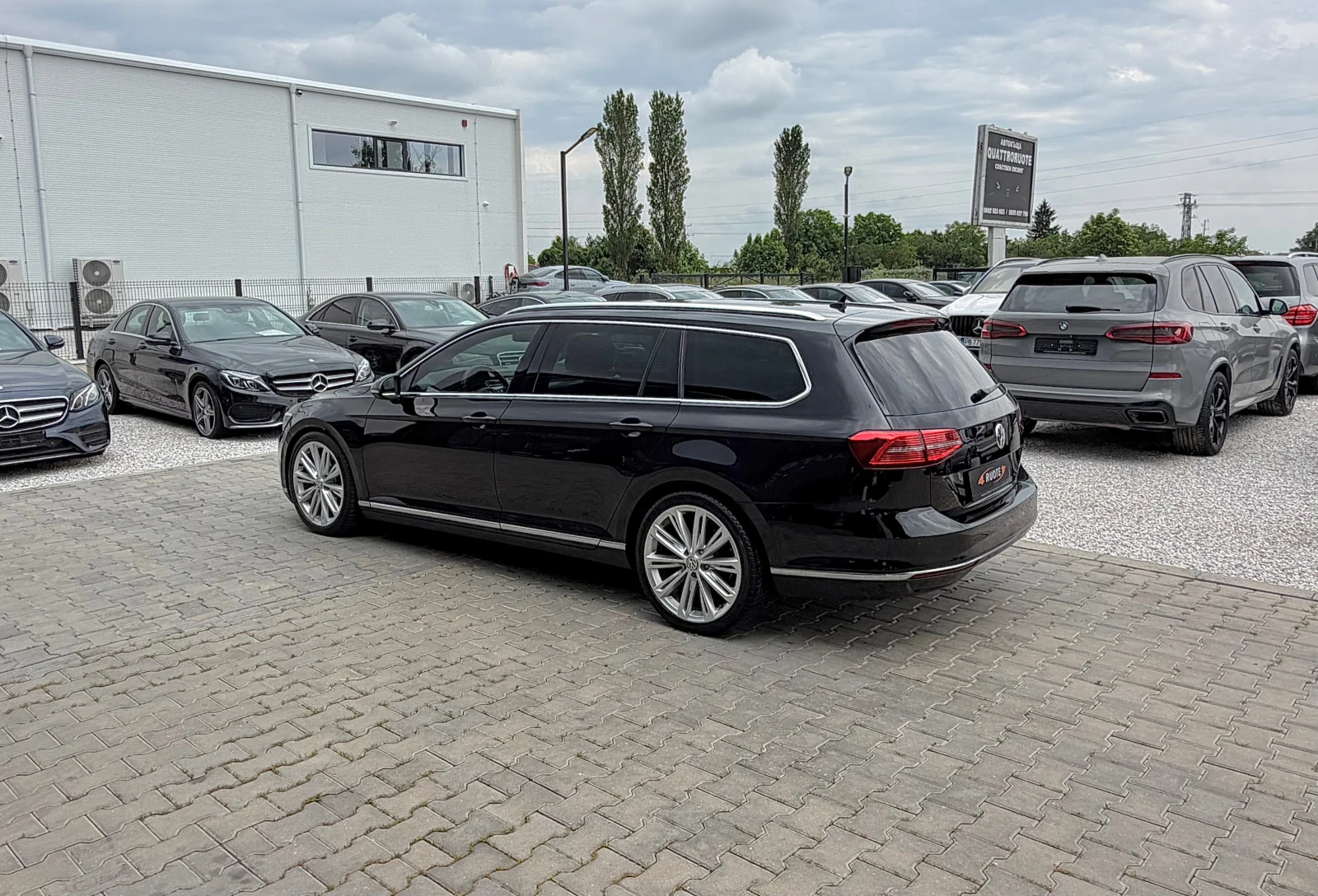 VW Passat 2.0TDi Highline * Virtual* Подгрев/Камера/Keyless, снимка 6 - Автомобили и джипове - 54754178