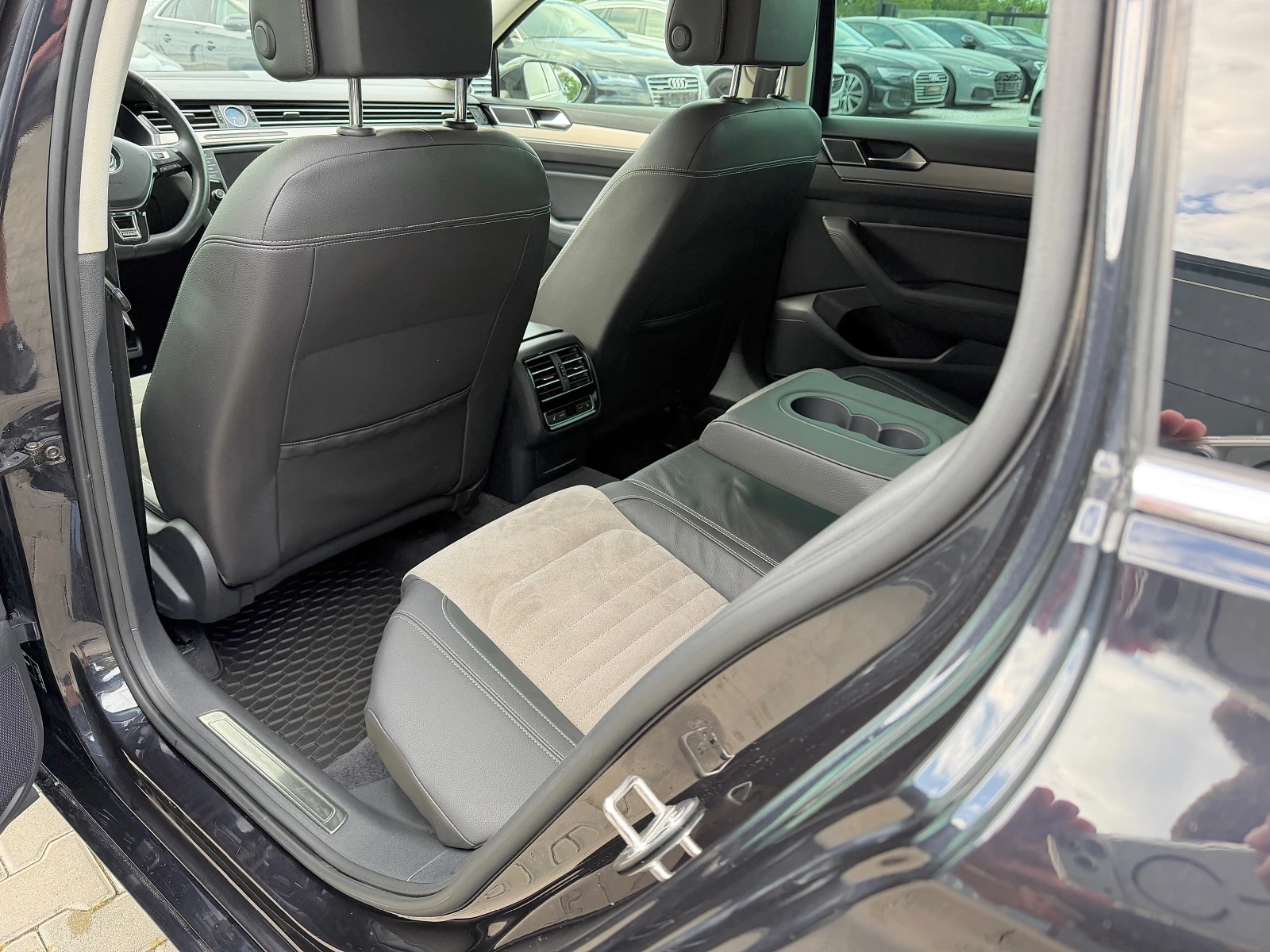 VW Passat 2.0TDi Highline * Virtual* Подгрев/Камера/Keyless, снимка 8 - Автомобили и джипове - 54754178