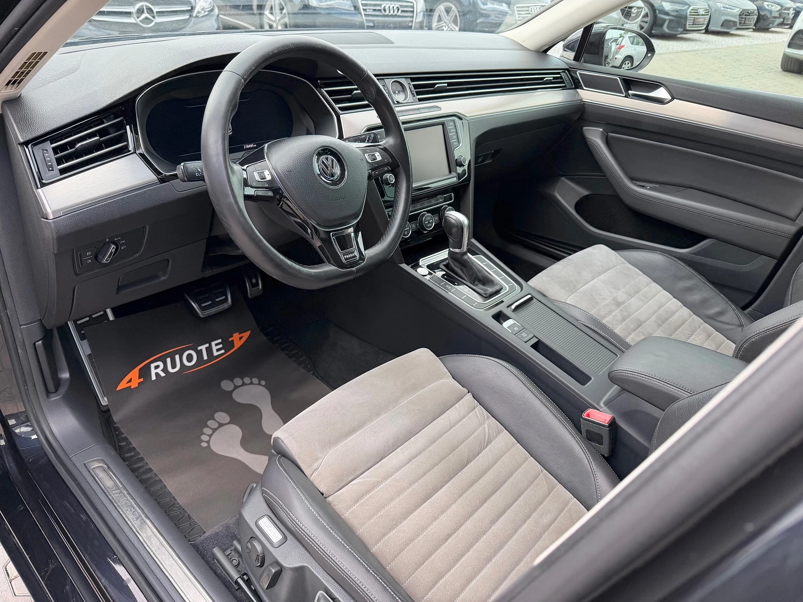 VW Passat 2.0TDi Highline * Virtual* Подгрев/Камера/Keyless, снимка 3 - Автомобили и джипове - 54754178
