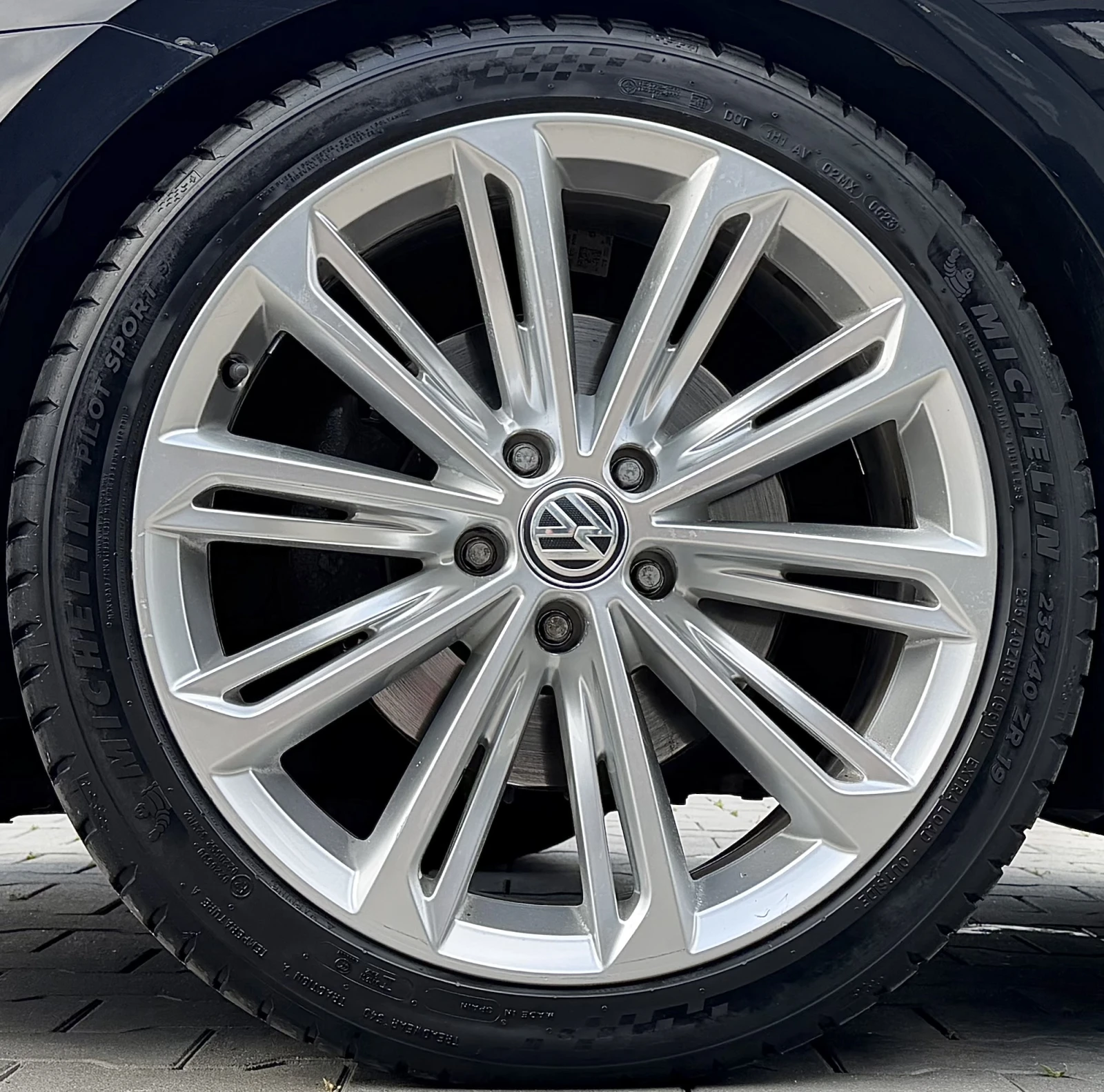 VW Passat 2.0TDi Highline * Virtual* Подгрев/Камера/Keyless, снимка 13 - Автомобили и джипове - 54754178