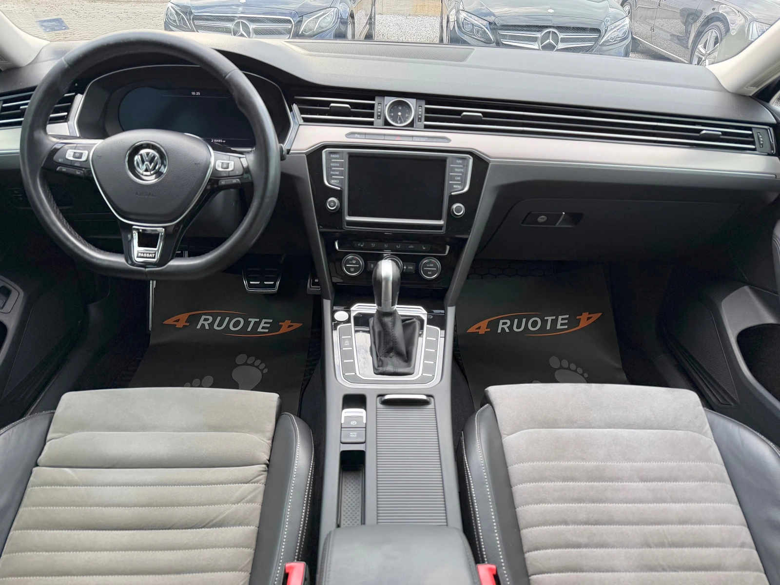 VW Passat 2.0TDi Highline * Virtual* Подгрев/Камера/Keyless, снимка 4 - Автомобили и джипове - 54754178