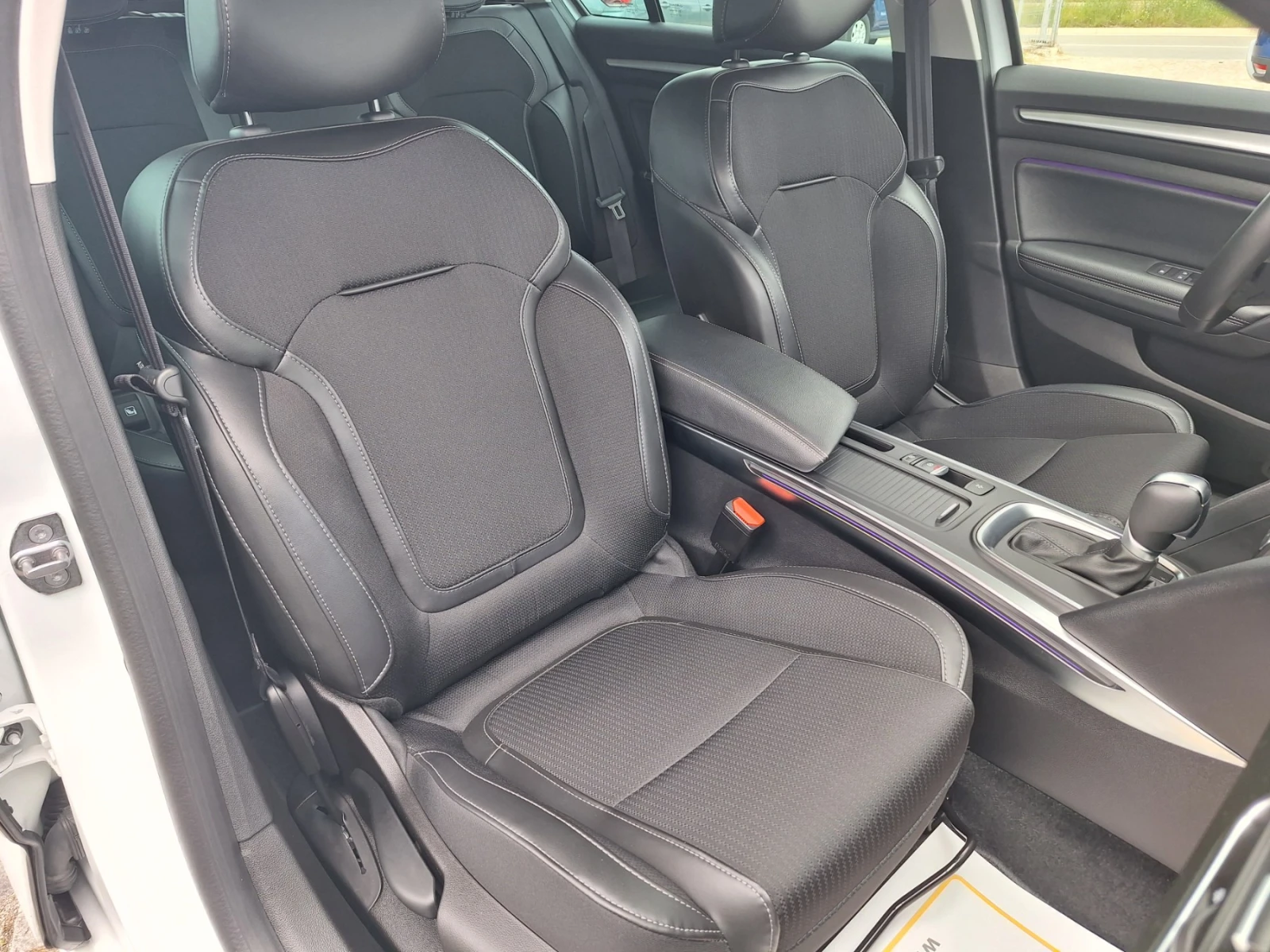 Renault Megane 1.3Tce/ 140к.с./Grandtour/INTENS, снимка 13 - Автомобили и джипове - 54972373