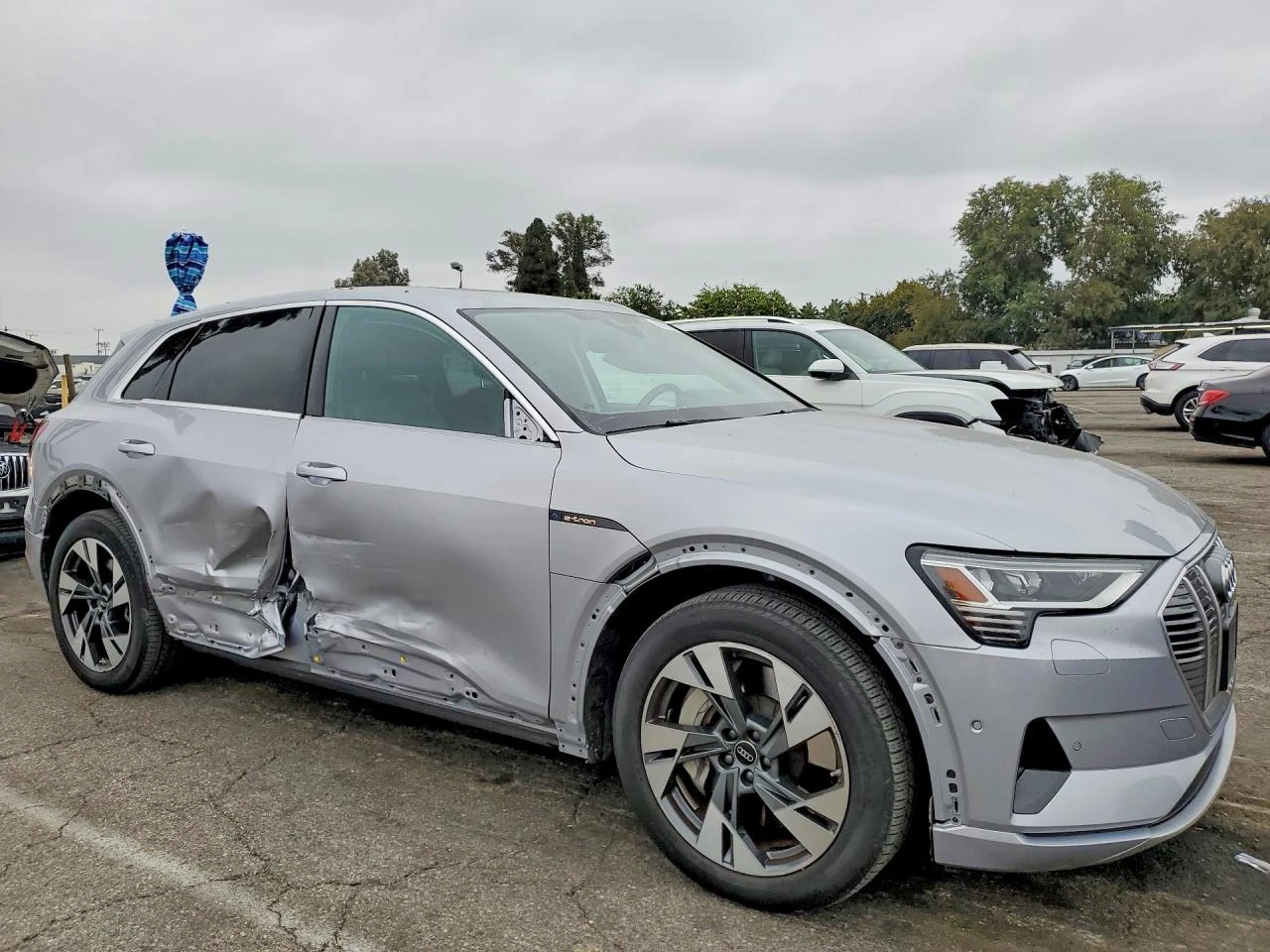 Audi E-Tron Premium Plus, снимка 4 - Автомобили и джипове - 55004152