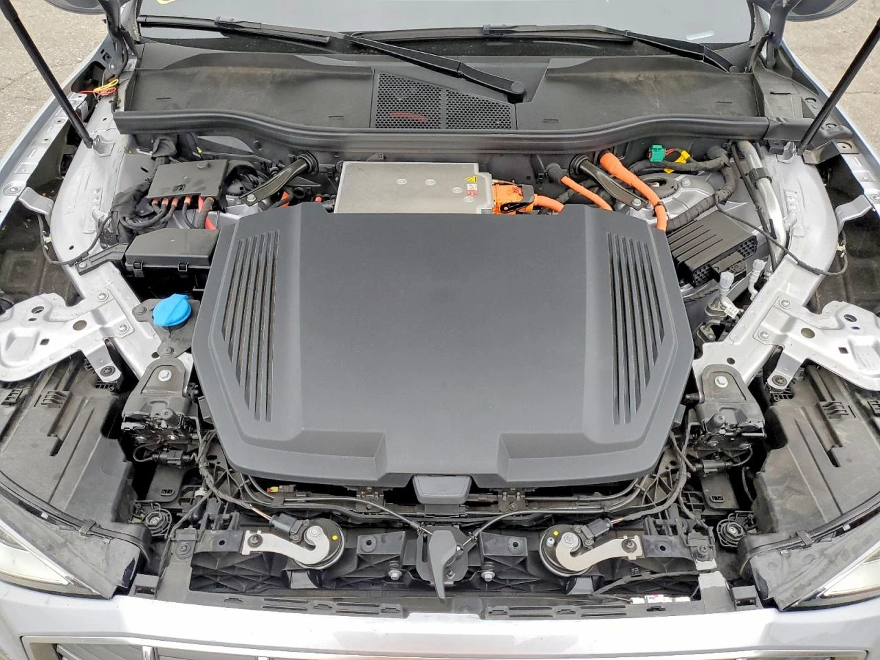 Audi E-Tron Premium Plus, снимка 12 - Автомобили и джипове - 55004152