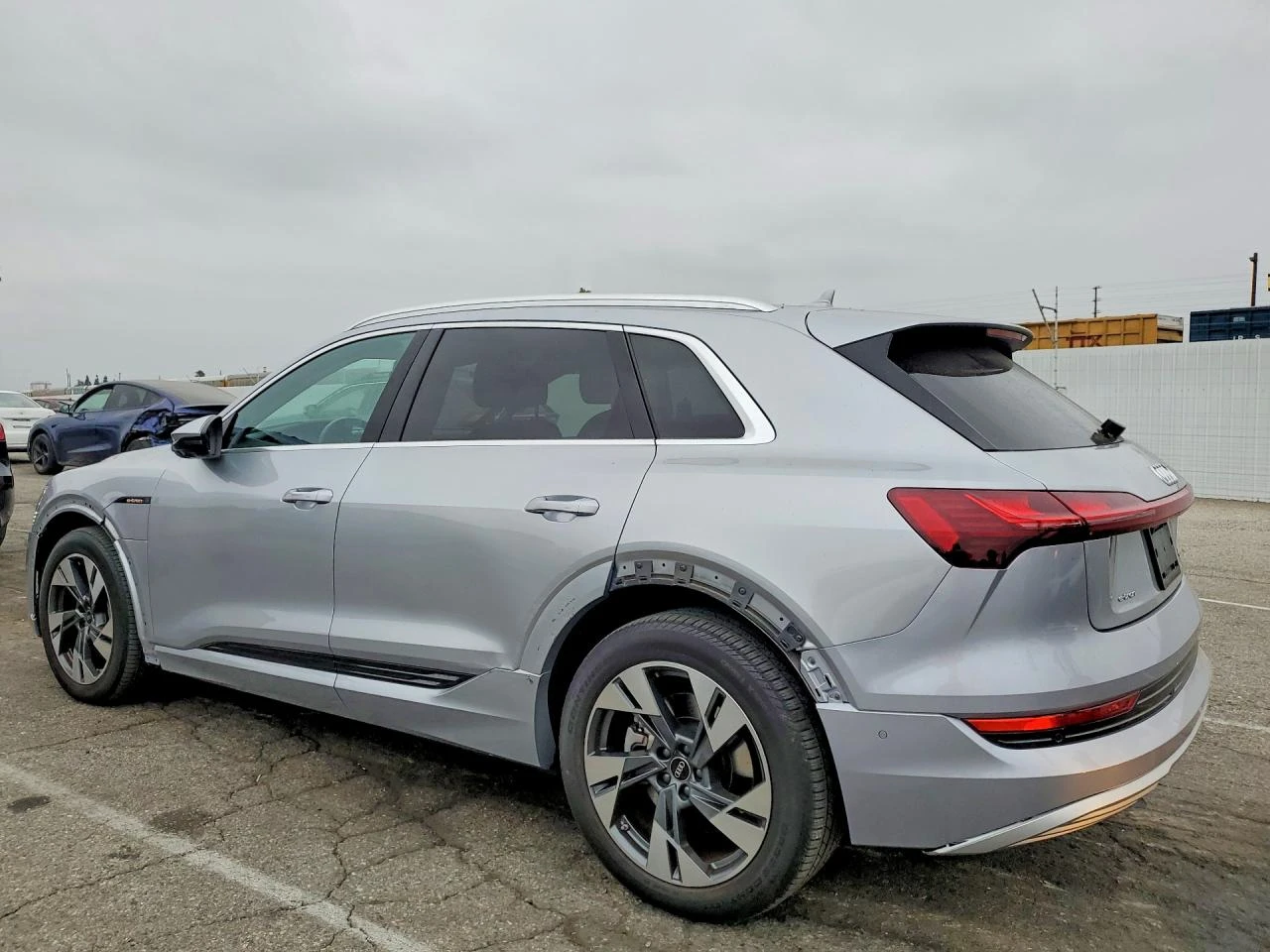 Audi E-Tron Premium Plus, снимка 2 - Автомобили и джипове - 55004152