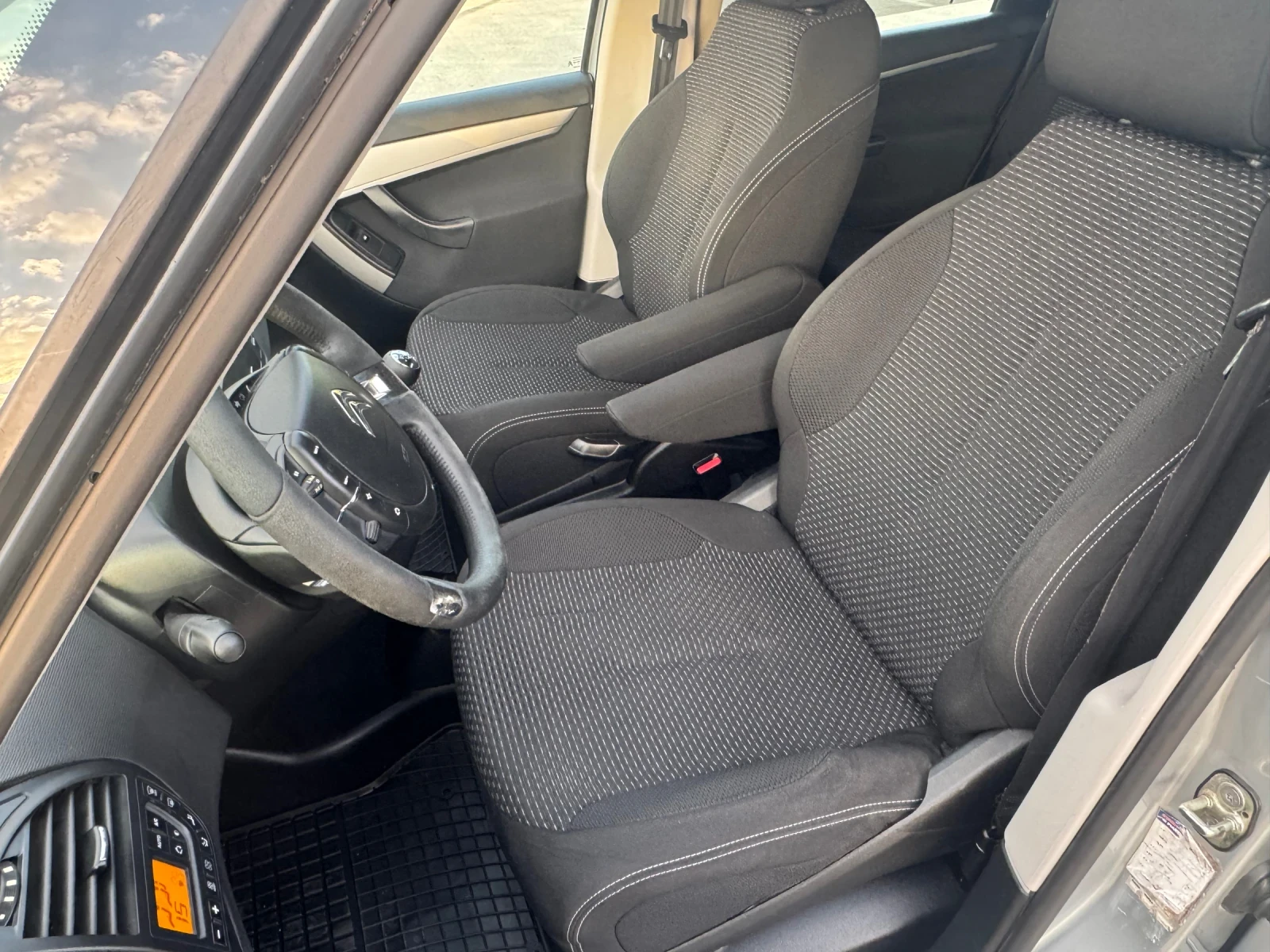 Citroen C4 Picasso 1.6 HDI 112k.c. Facelift * LED * Bluetooth  | Mobile.bg � ����������� 10