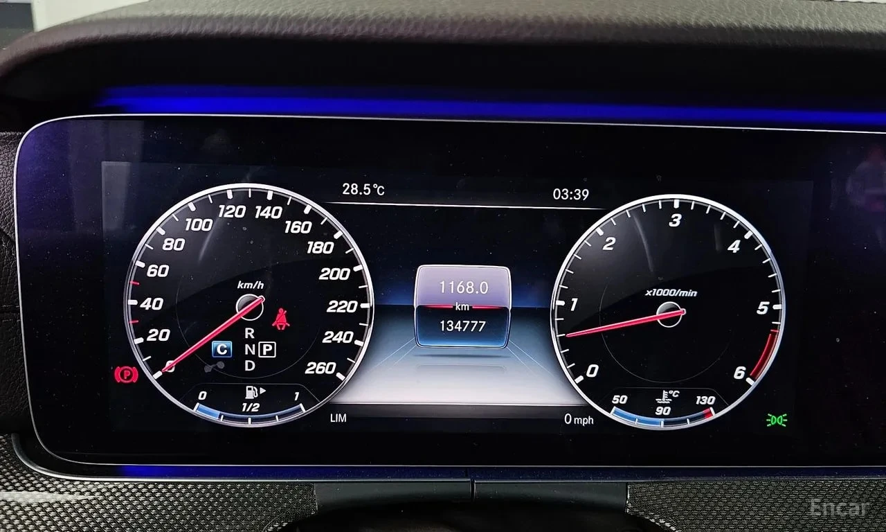 Mercedes-Benz CLS 400 d 4MATIC AMG Line/360/ОБДУХ/ДИСТРОНИК/, снимка 8 - Автомобили и джипове - 56130866