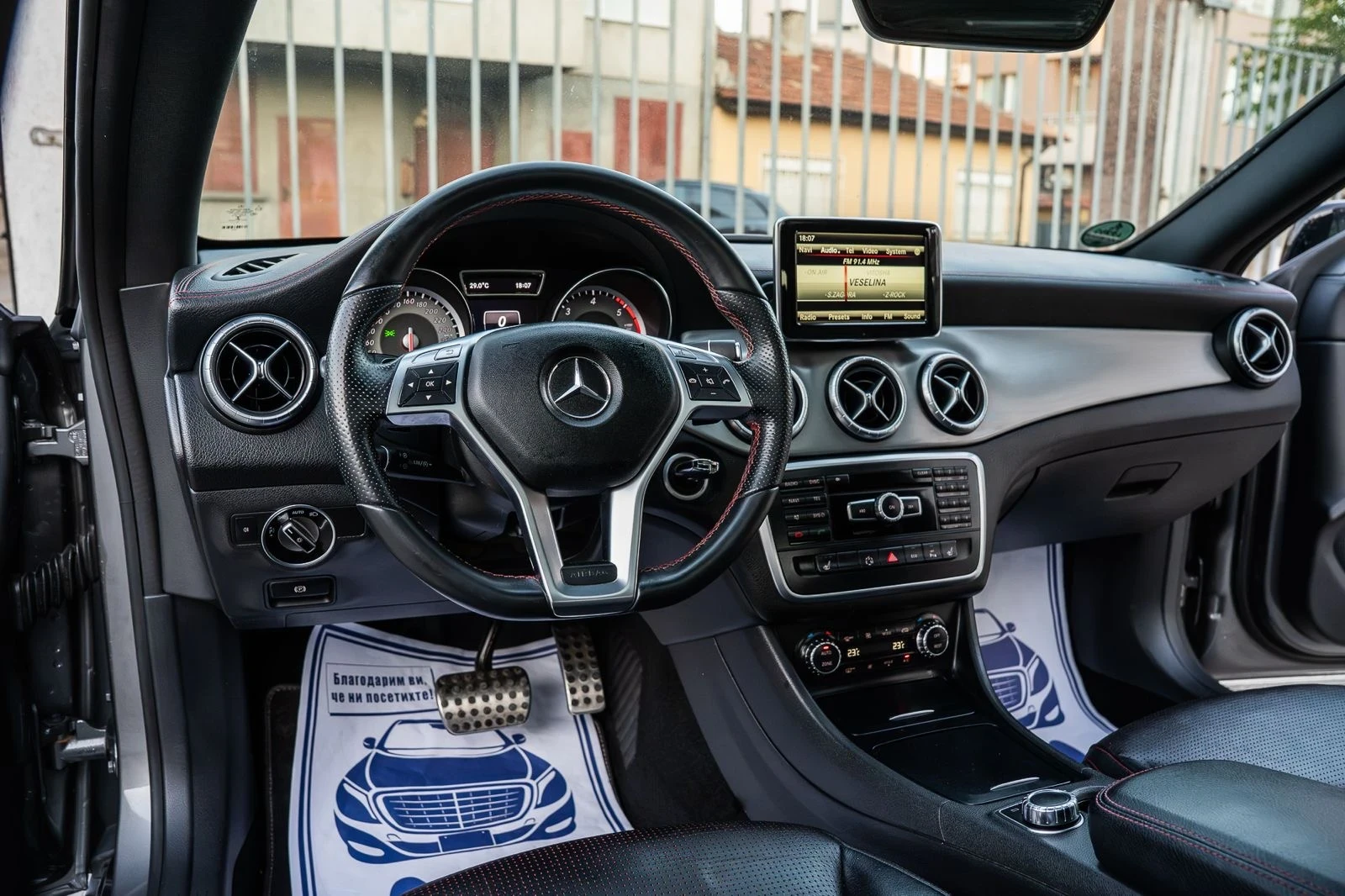 Mercedes-Benz CLA 220 CDI-AMG LINE-PANO-HARMAN KARDON-КАМЕРА-DISTR-FULL, снимка 13 - Автомобили и джипове - 56133235