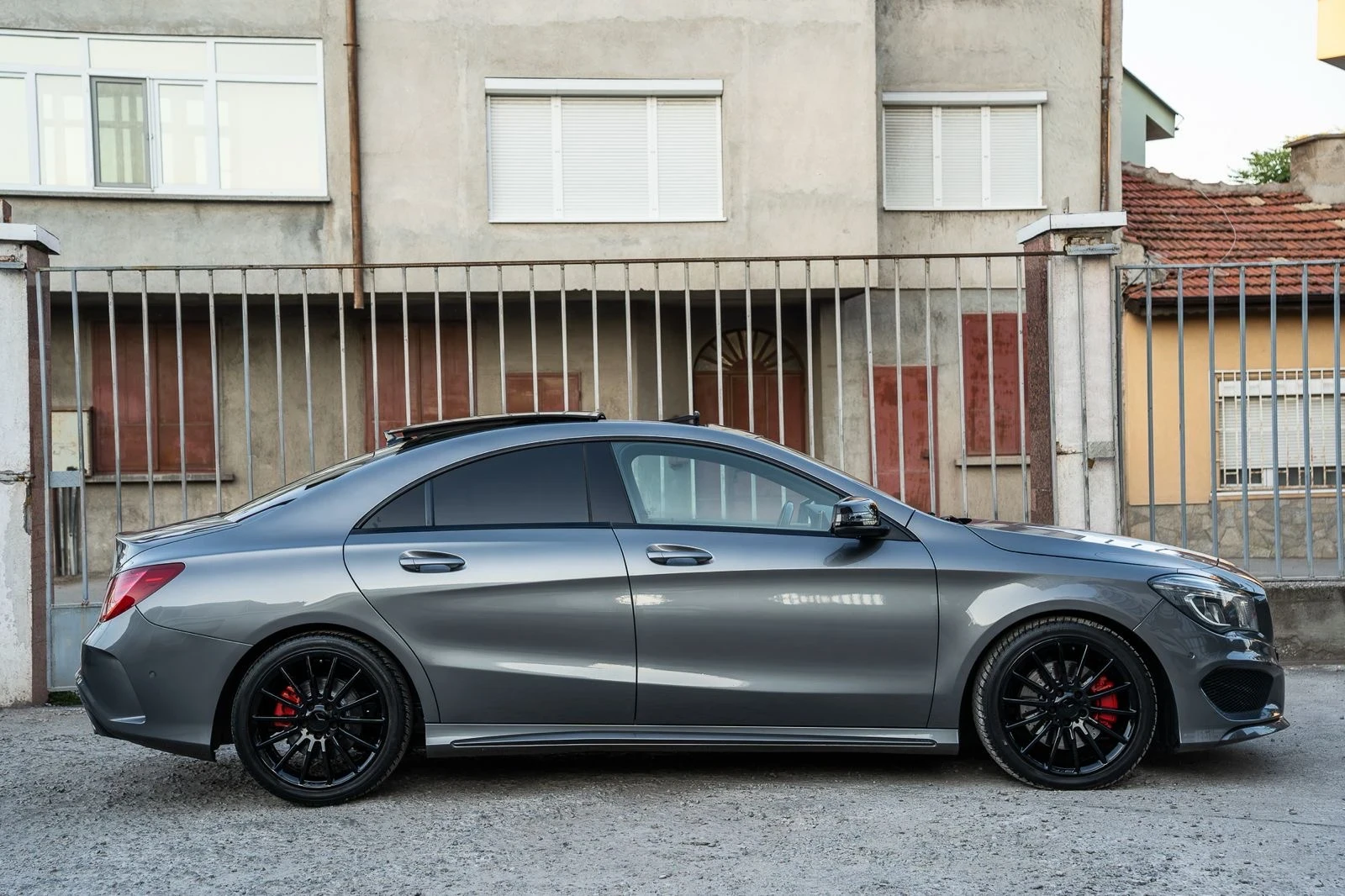 Mercedes-Benz CLA 220 CDI-AMG LINE-PANO-HARMAN KARDON-КАМЕРА-DISTR-FULL, снимка 8 - Автомобили и джипове - 56133235