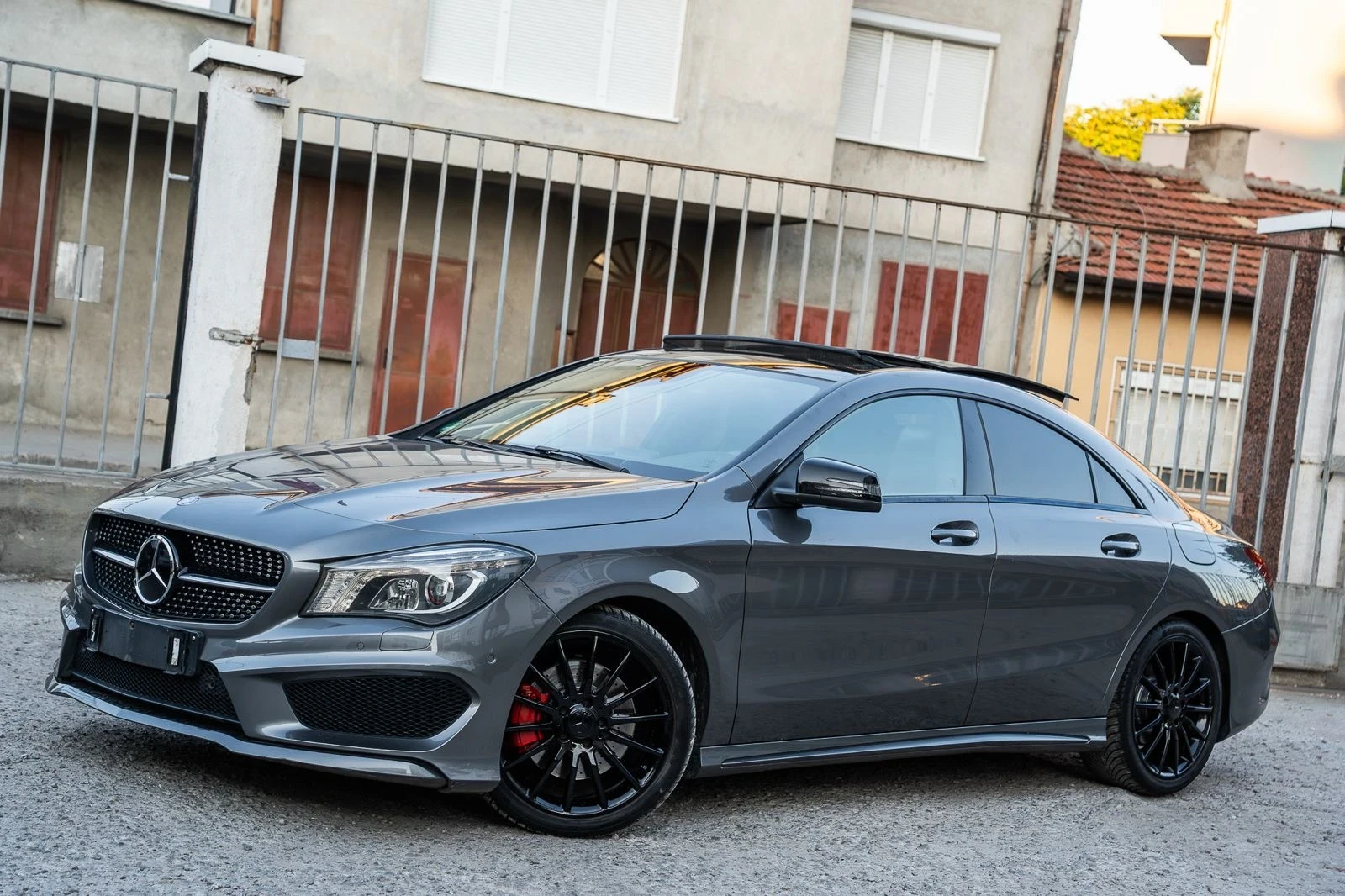 Mercedes-Benz CLA 220 CDI-AMG LINE-PANO-HARMAN KARDON-КАМЕРА-DISTR-FULL, снимка 3 - Автомобили и джипове - 56133235