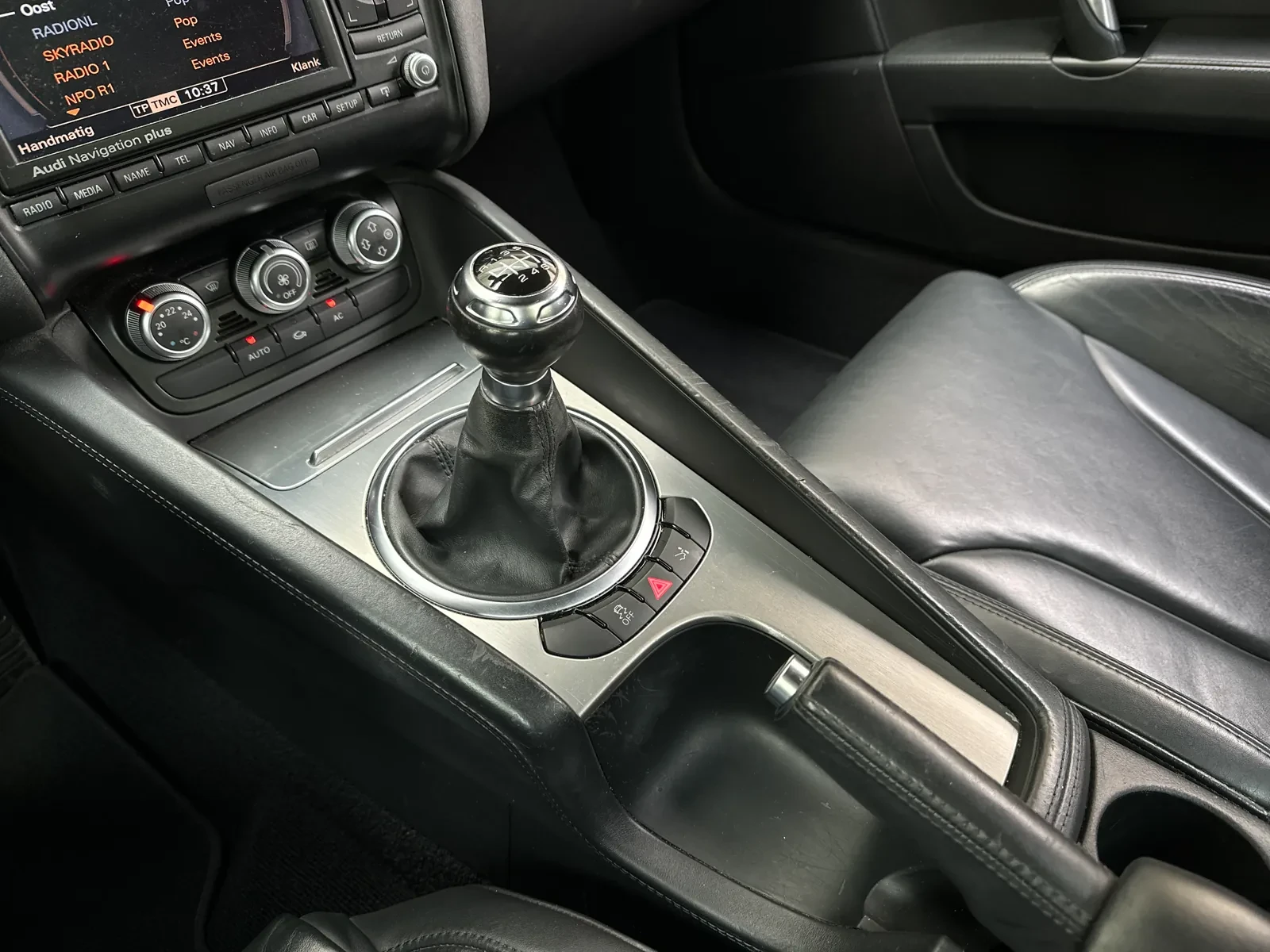 Audi Tt 1.8 TFSI 160hp, снимка 9 - Автомобили и джипове - 56635499