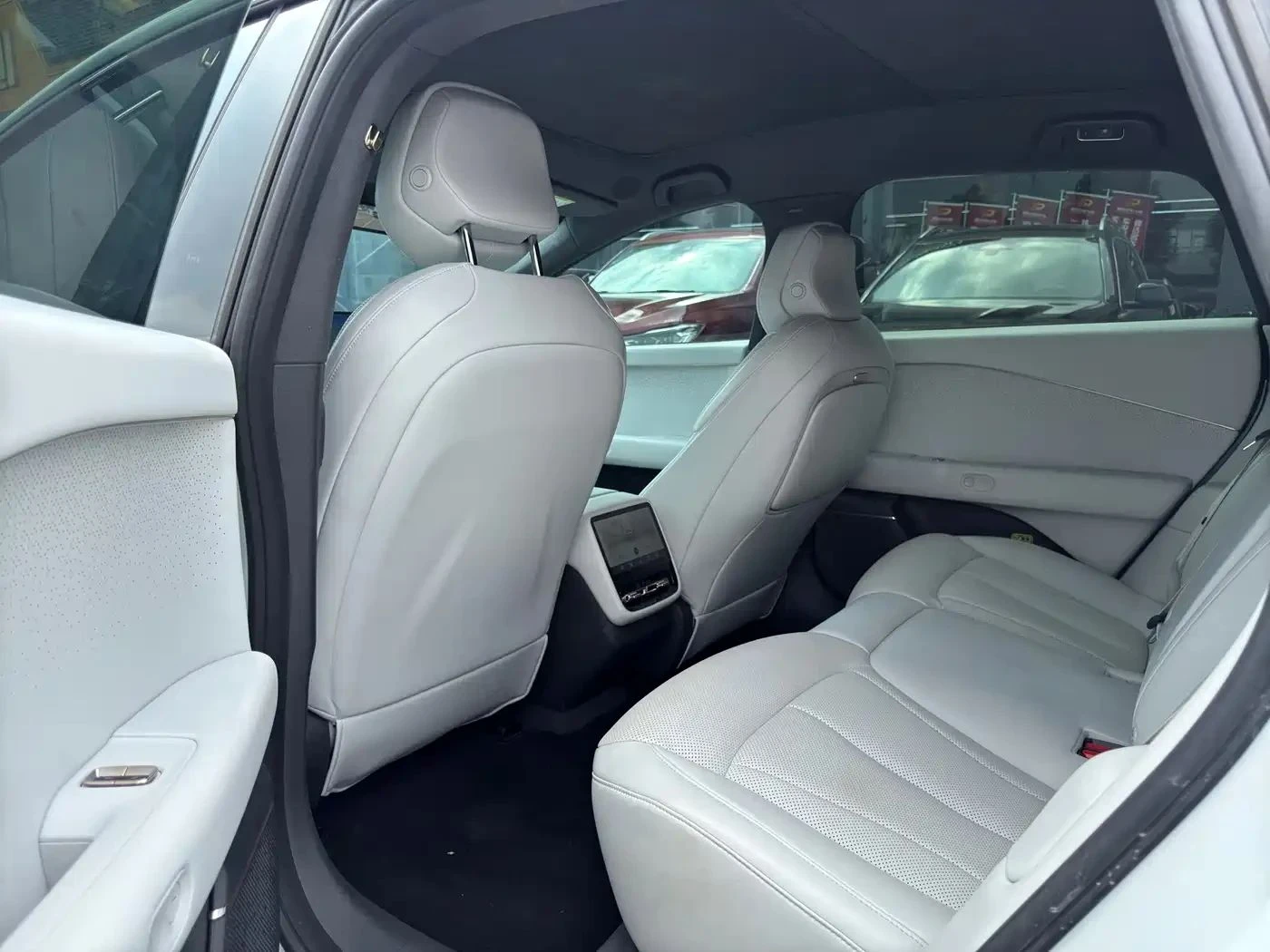 Xpeng P7, снимка 9 - Автомобили и джипове - 56685153