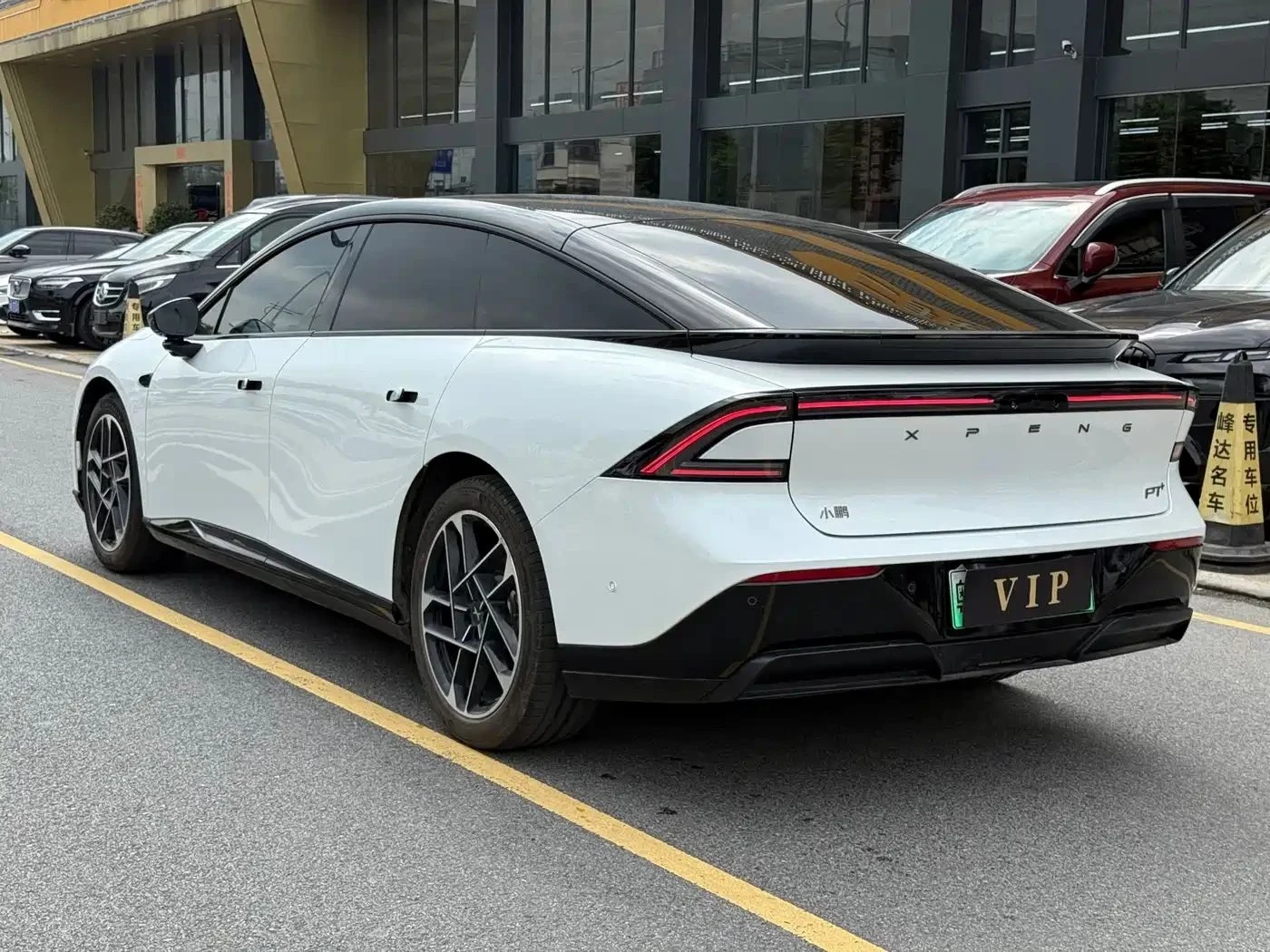 Xpeng P7, снимка 4 - Автомобили и джипове - 56685153