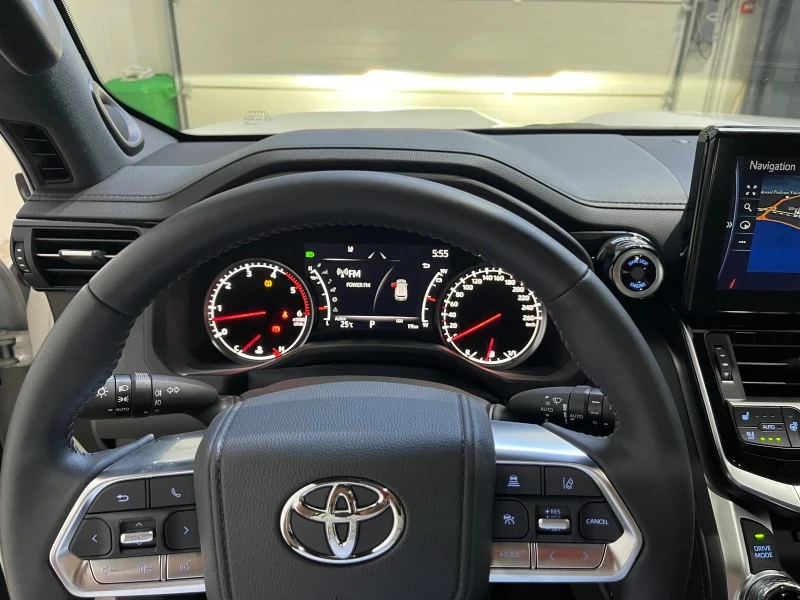 Toyota Land cruiser LC 300 ЧИСТО НОВА 6+ 1 ЛИЗИНГ, снимка 13 - Автомобили и джипове - 46224779