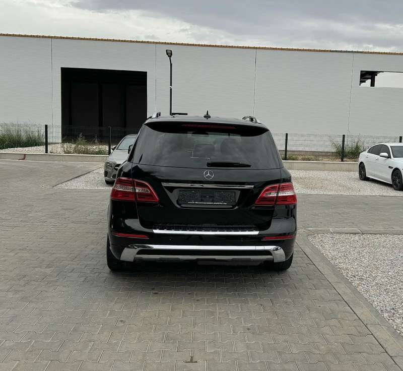 Mercedes-Benz ML 350 CDi AMG Pack Keyless/360Камера/Harman/Kardon, снимка 4 - Автомобили и джипове - 47480847