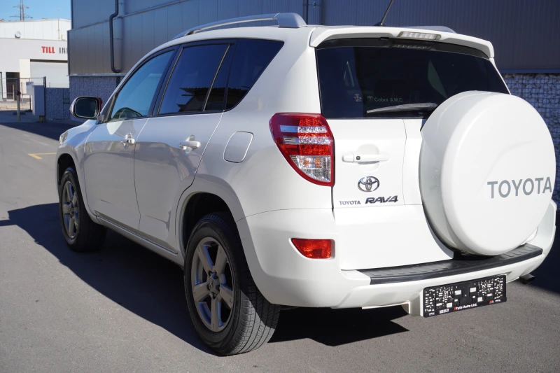 Toyota Rav4 2.2 D4-D LUXURY-KEYLESSGO/NAVI, КОЖА, AWD-ОТЛИЧНА, снимка 3 - Автомобили и джипове - 47853945