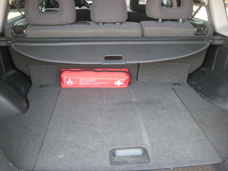 Mitsubishi Outlander 2.0MPI, снимка 15 - Автомобили и джипове - 52539194